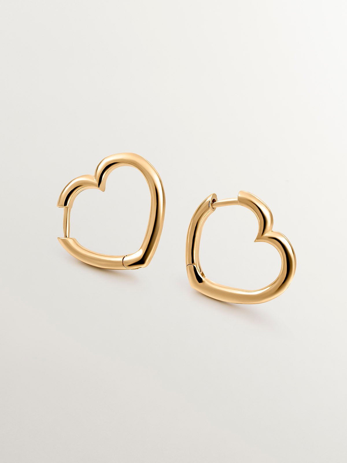925 Silver hoop earrings gold-plated in 18K yellow gold in the shape of a heart.