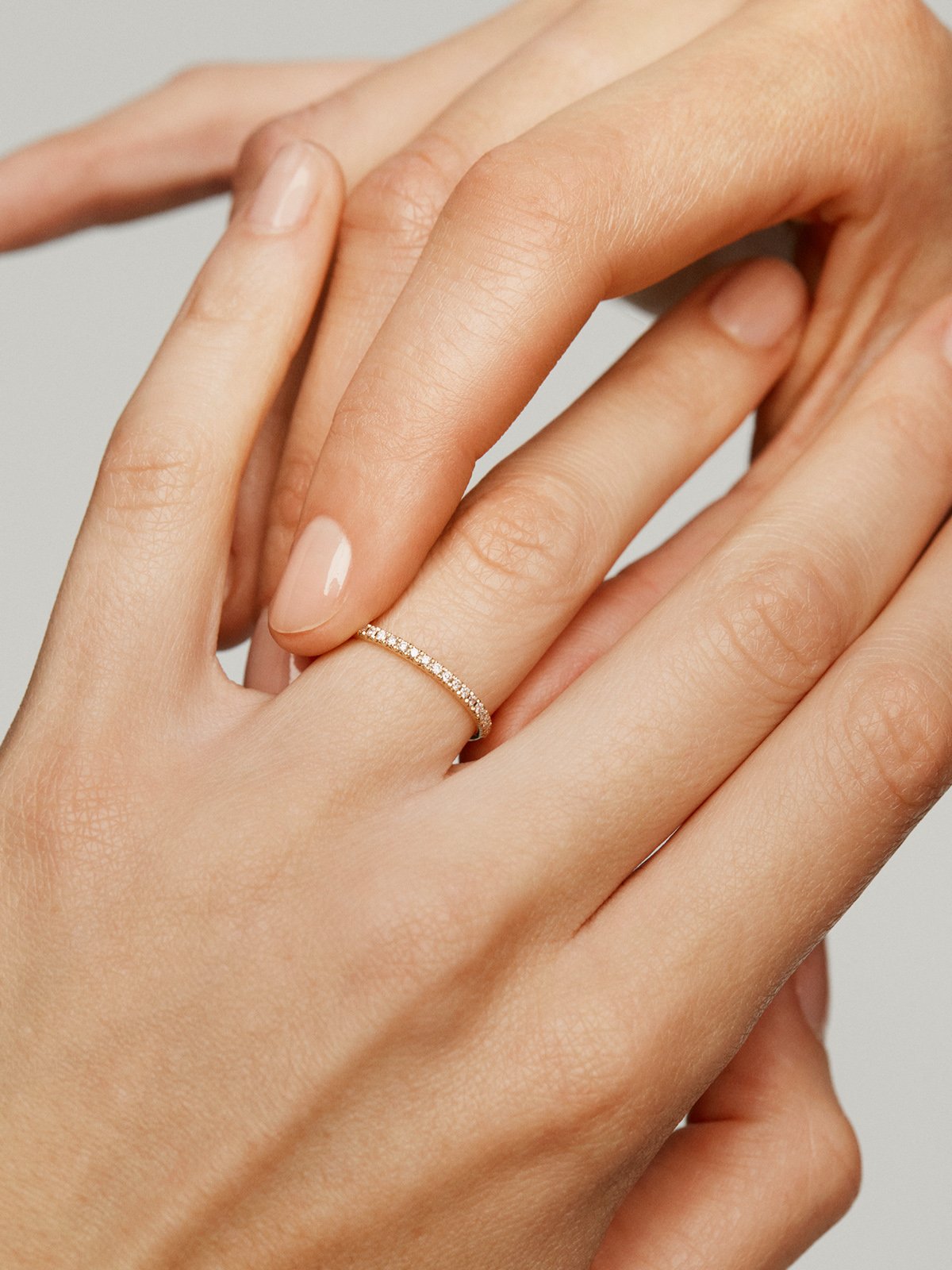Anillo de oro amarillo de 18K con diamantes en talla brillante 