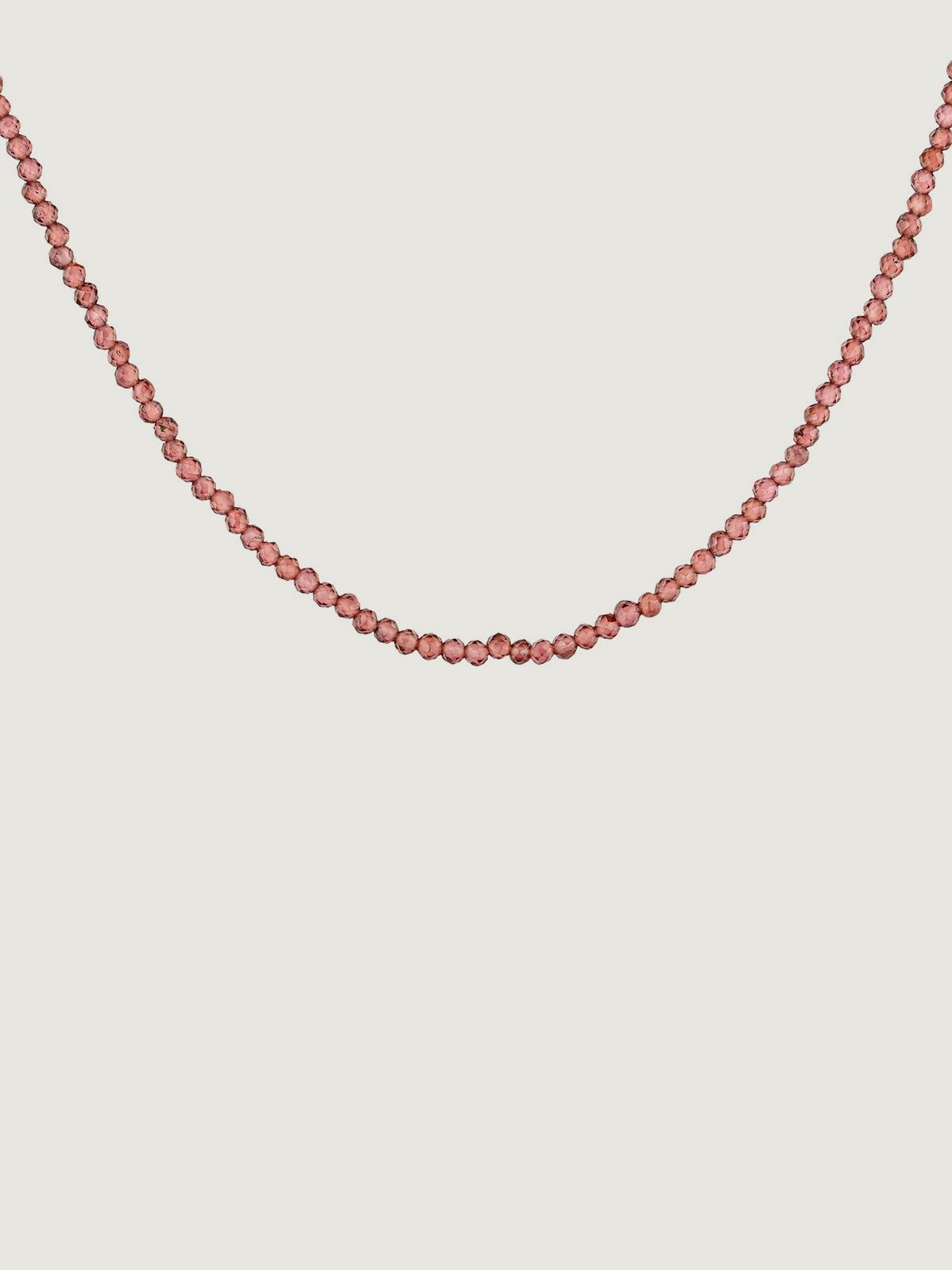 Collar de plata 925 bañada en oro amarillo de 18K con bolitas de rodolitas rosas