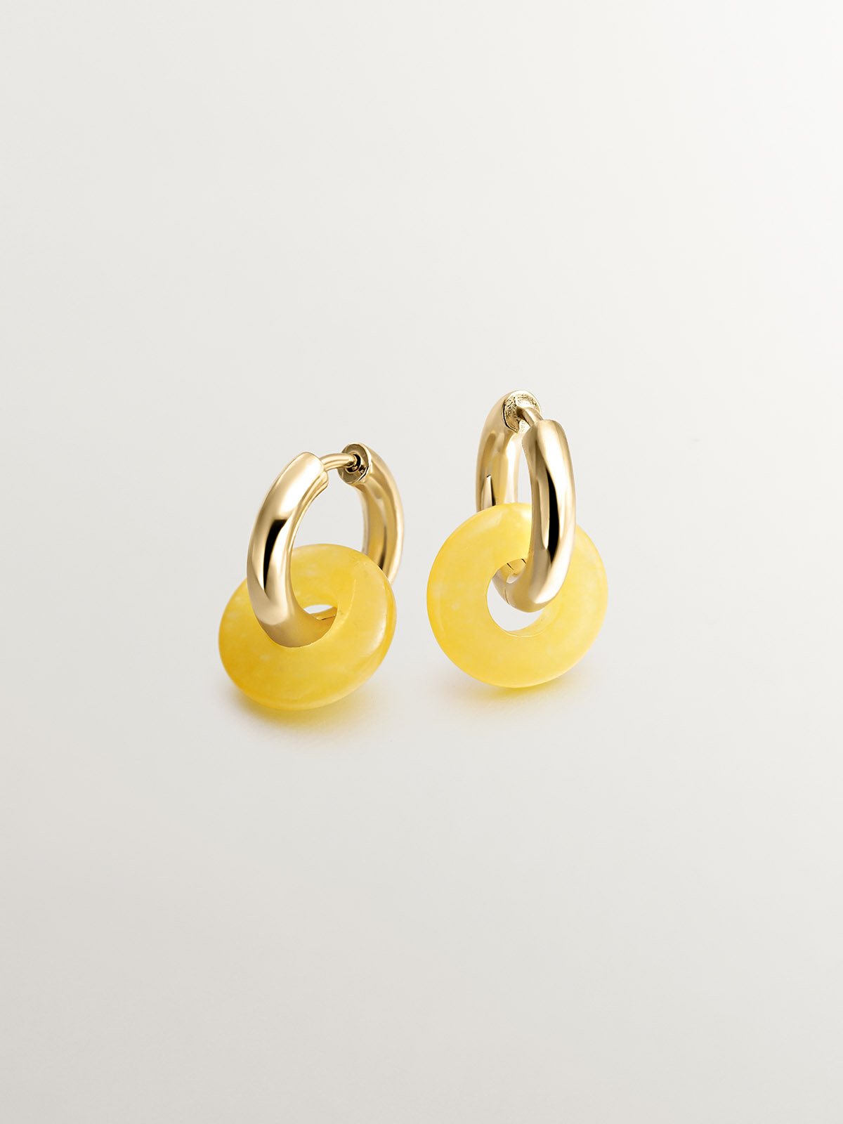 Pendientes de aro mediano de plata 925 bañada en oro amarillo de 18K con jade amarillo