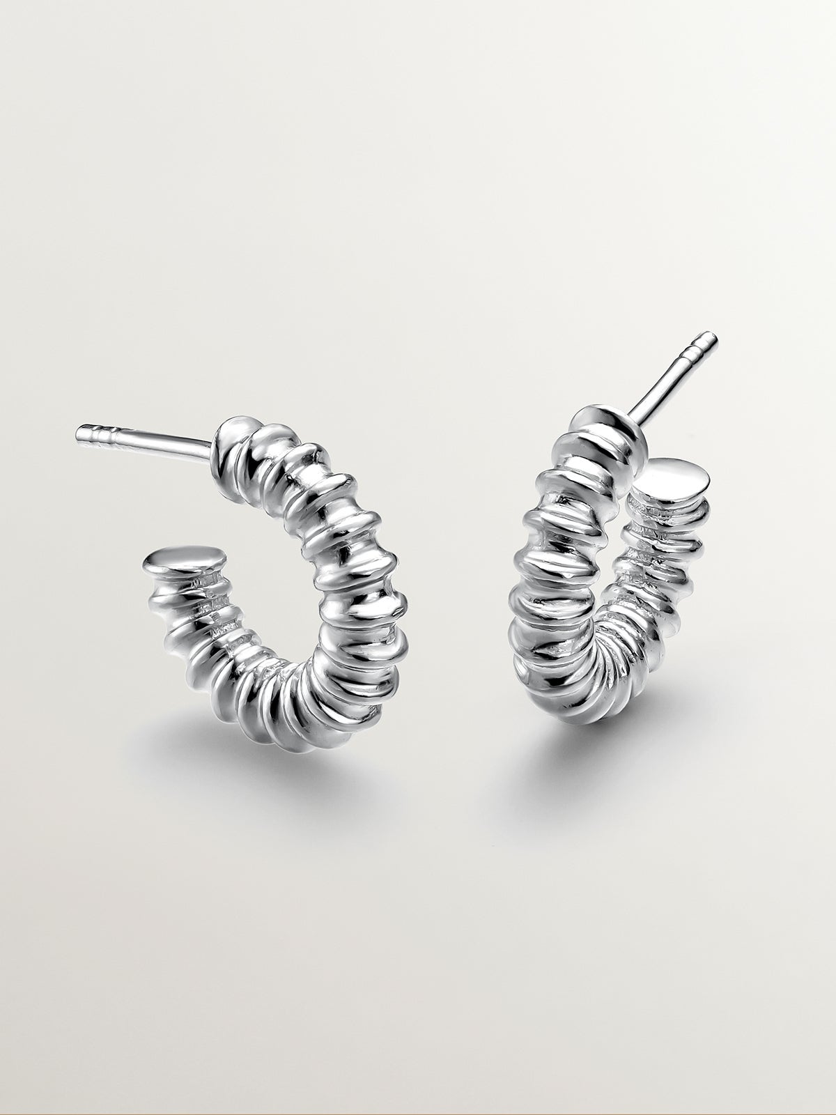 Pendientes de aro pequeños de plata 925 con acabado en relieve