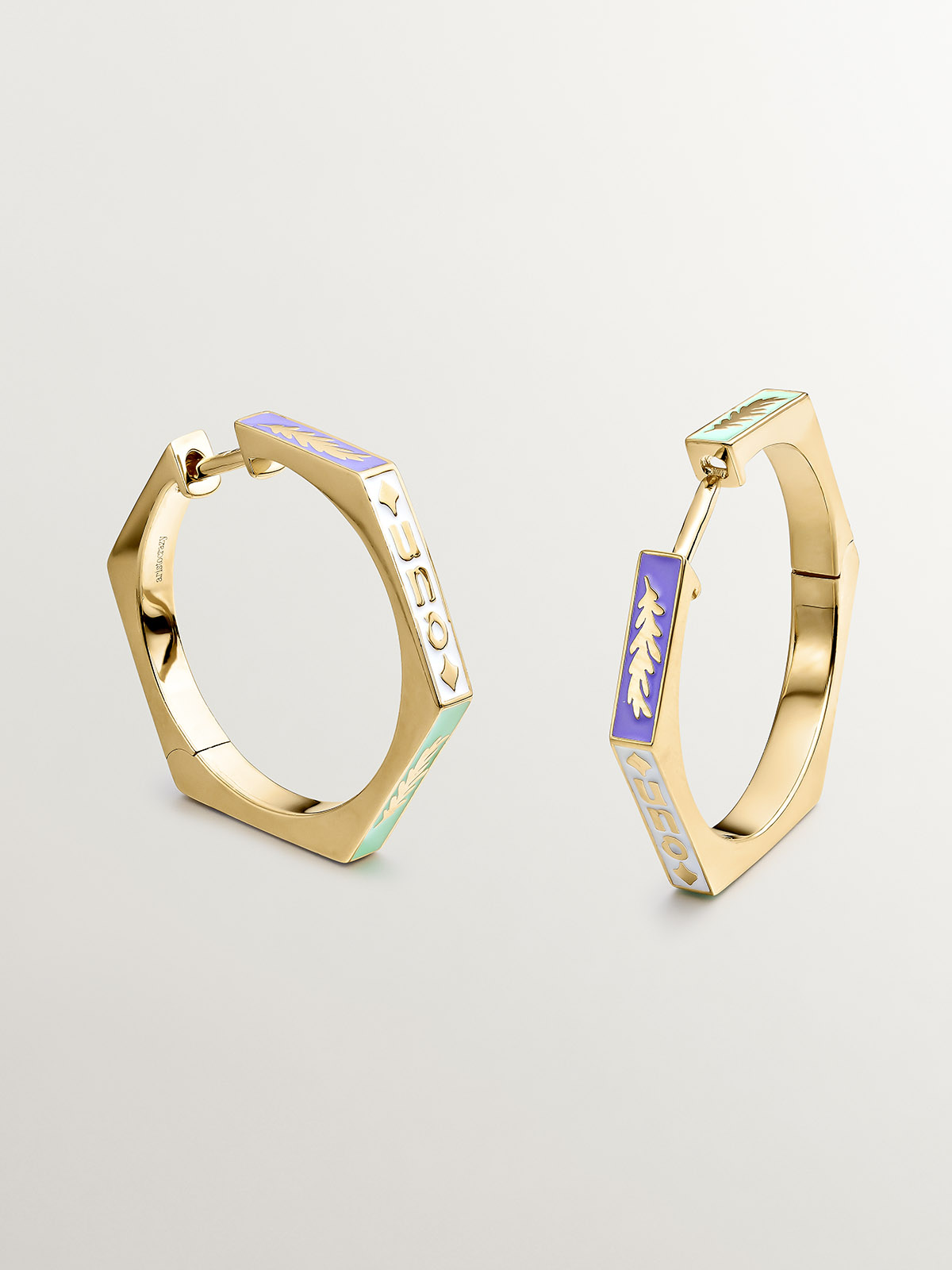 Large hoop earrings made from 925 silver coated in 18K yellow gold, featuring a geometric shape and multicolored enamel.