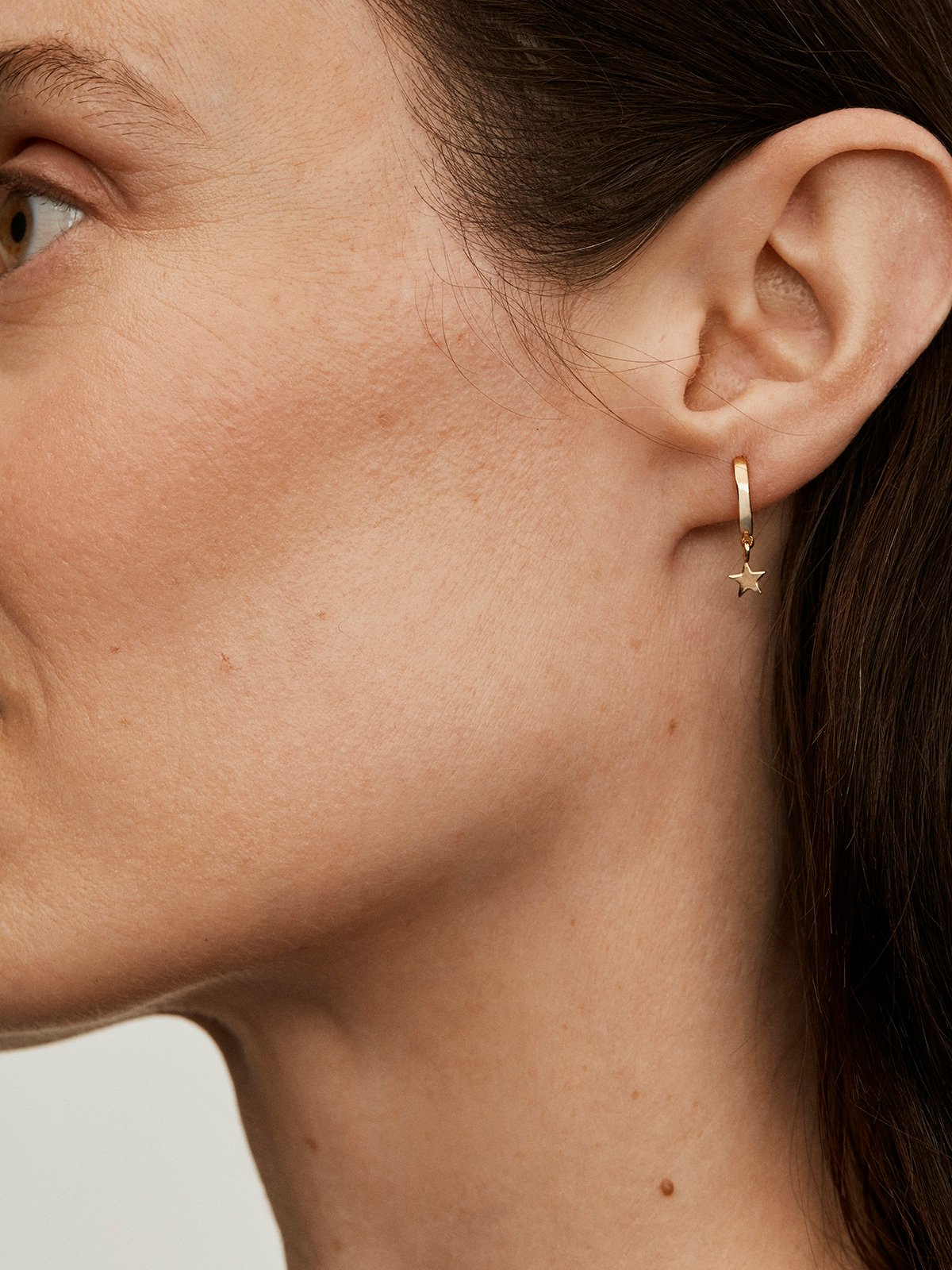 Small hoop earrings made of 925 silver, bathed in 18K yellow gold with star.
