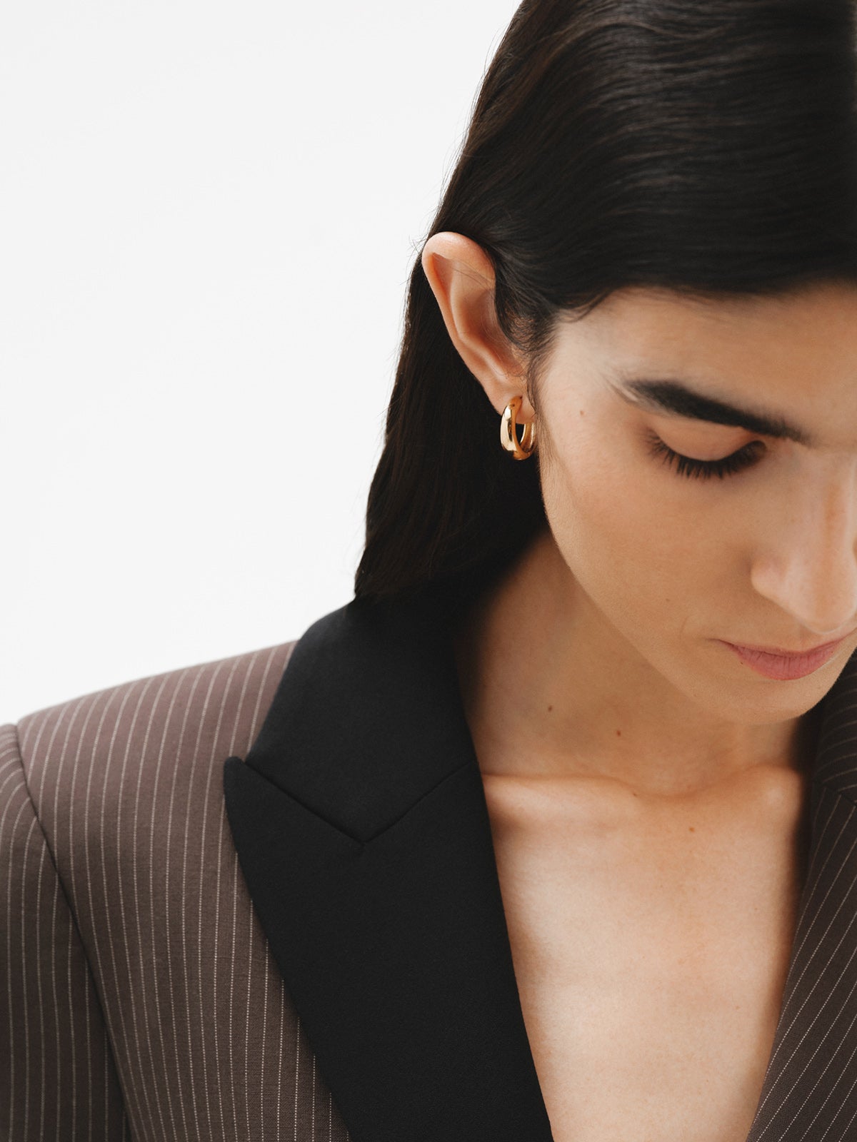 Boucles d'oreilles créoles épaisses moyennes en argent 925 plaqué or jaune 18K.