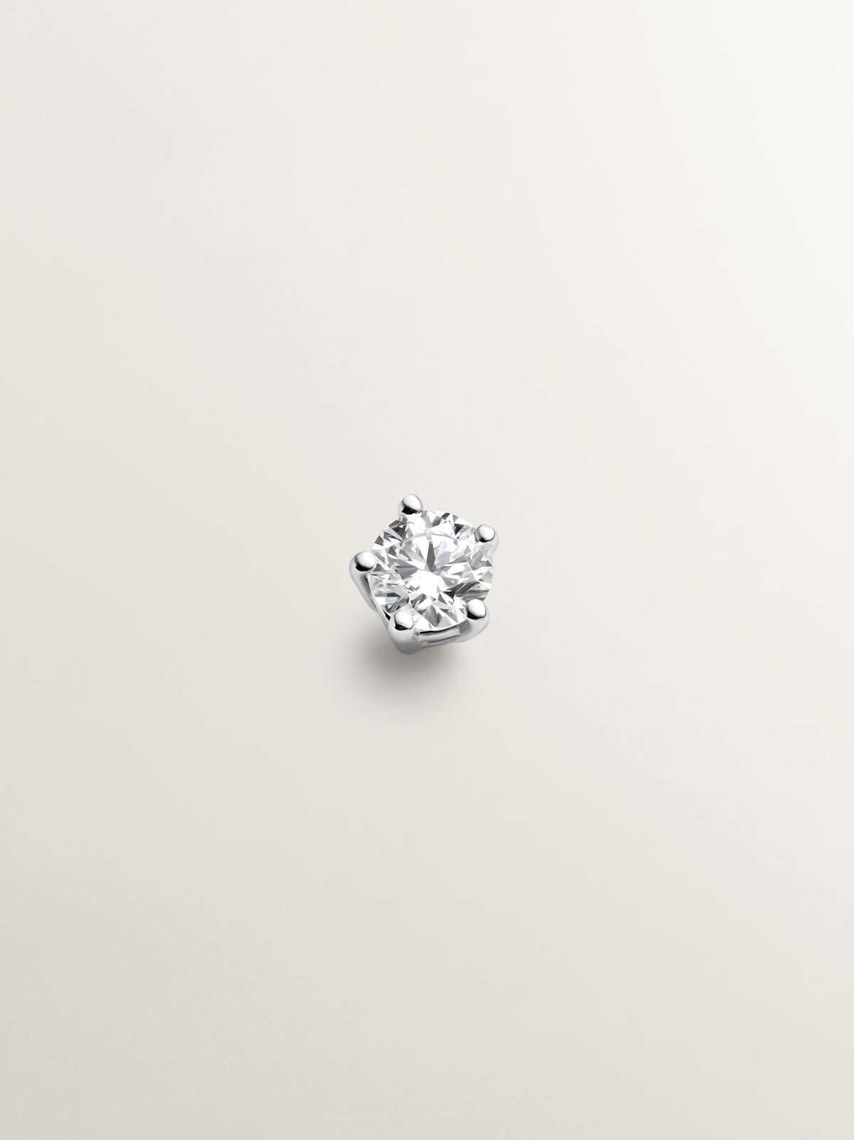 Pendiente individual de oro blanco de 18K con diamantes