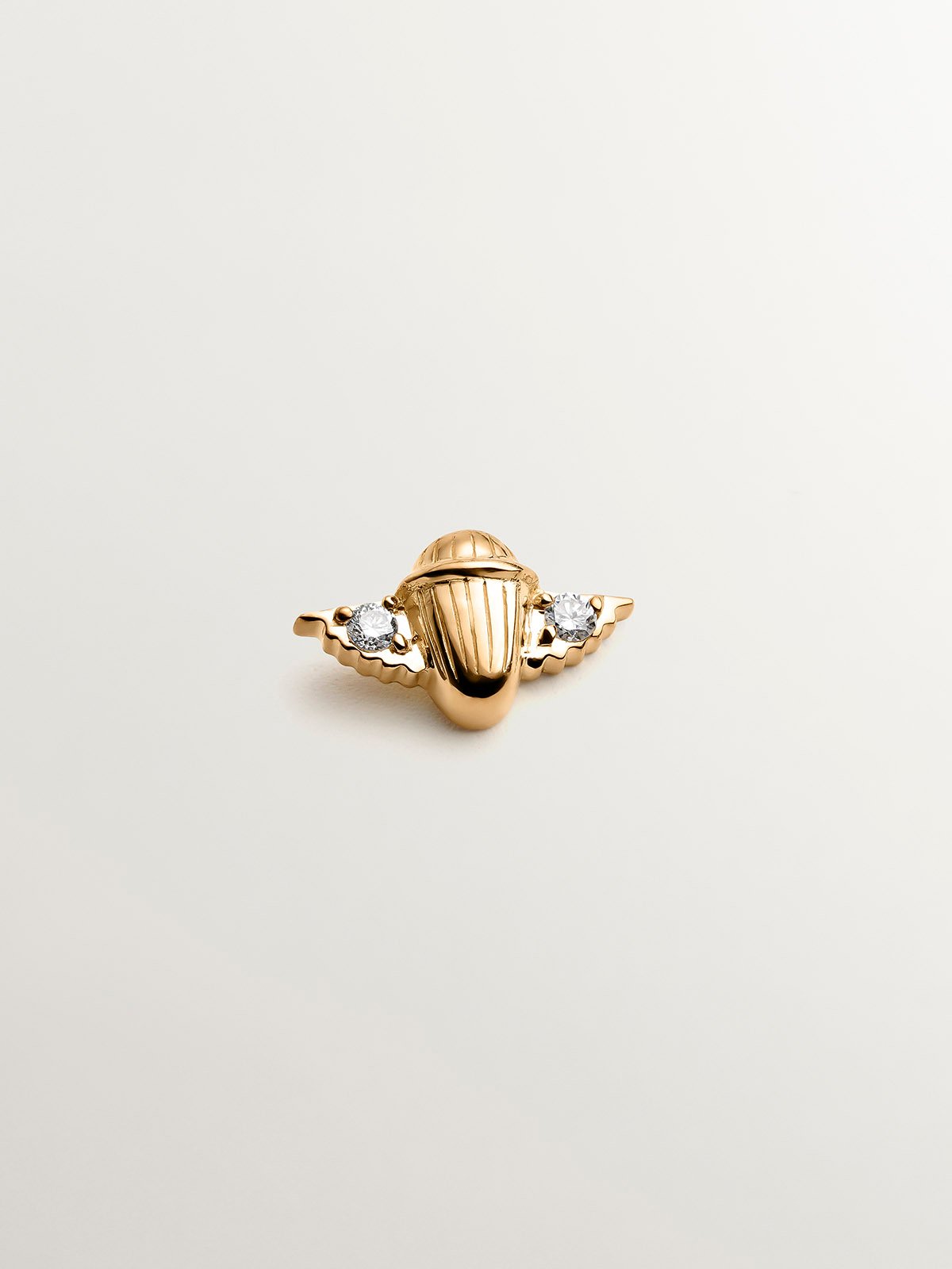 Piercing en or jaune 18K avec des diamants et en forme de scarabée