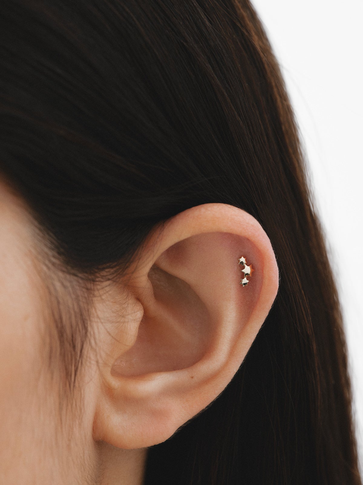 Individual 9K yellow gold earring with stars.
