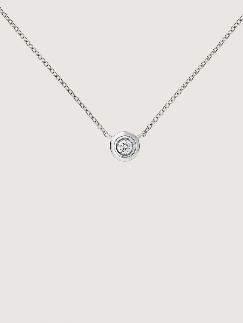 18K white gold pendant with diamond