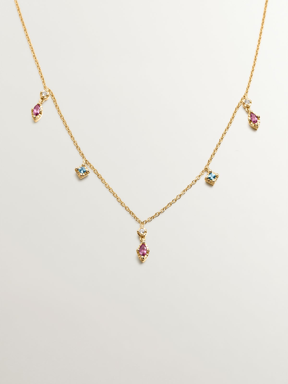 Collier en argent 925 plaqué or jaune 18K avec des rhodolites et des topazes