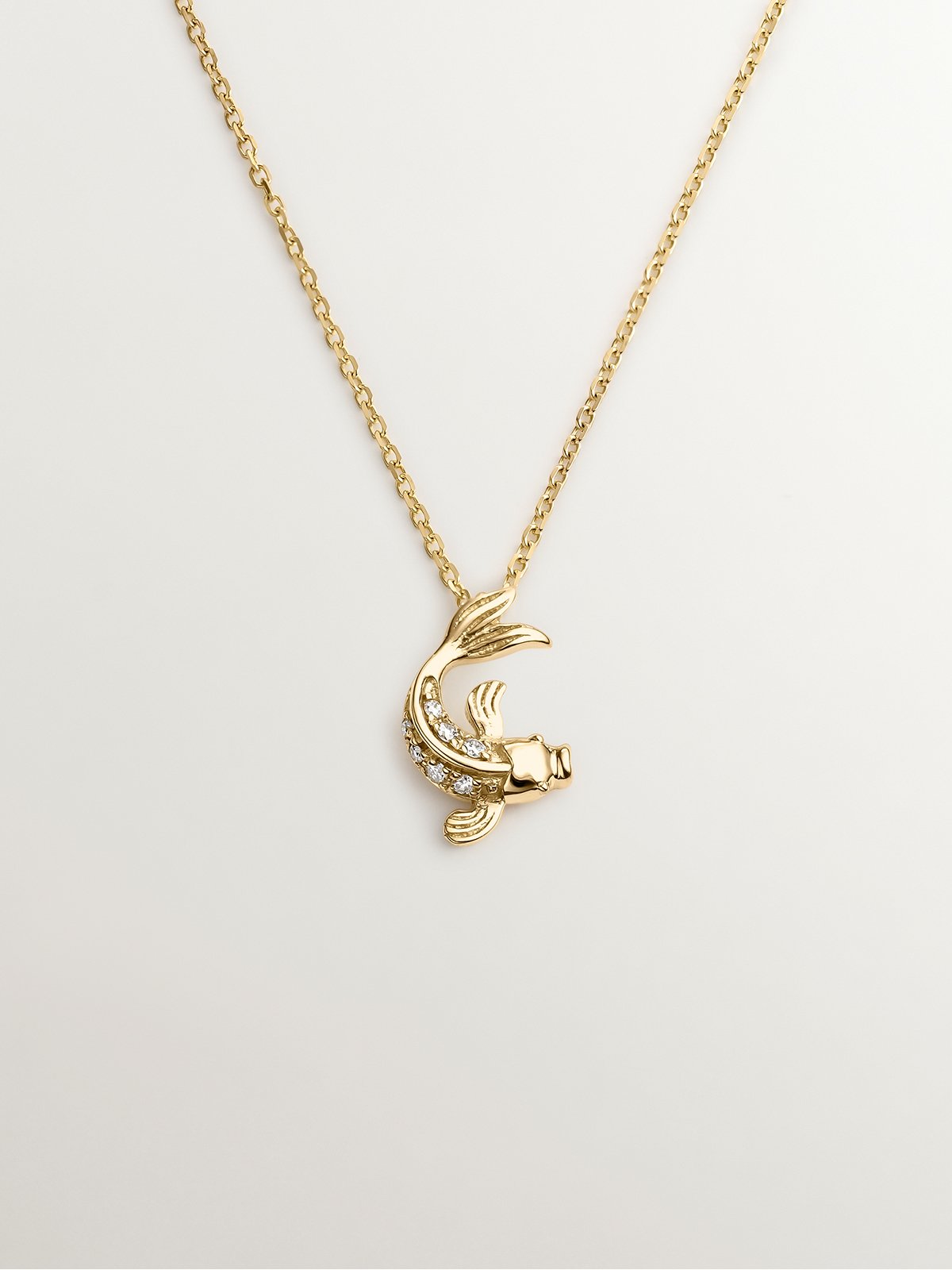 18k yellow gold pendant with diamond-shaped fish.