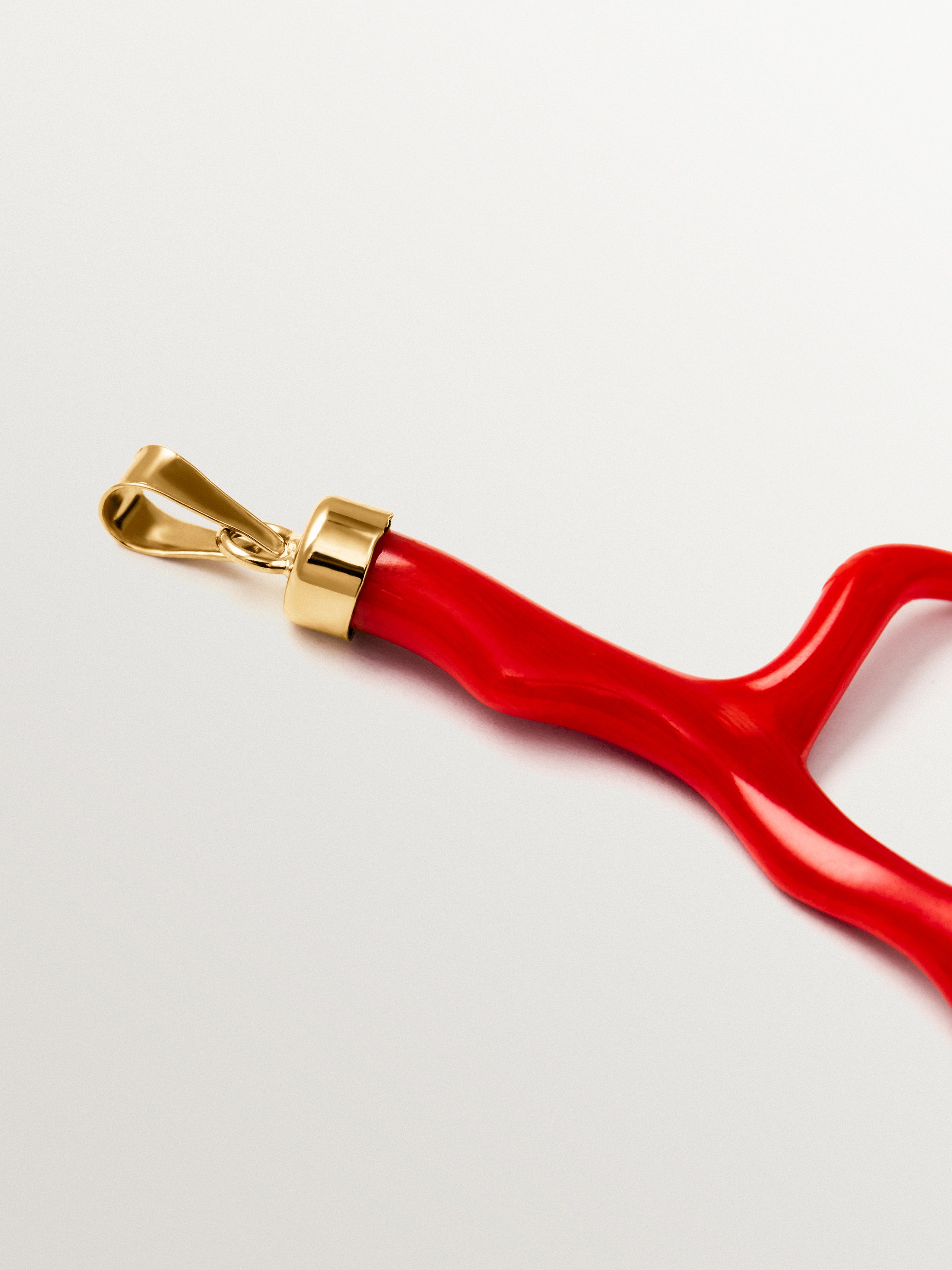 18K gold-plated 925 silver charm with medium coral