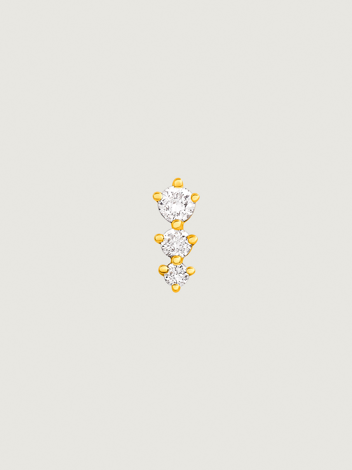 Pendiente individual de oro amarillo de 18K con triple diamante