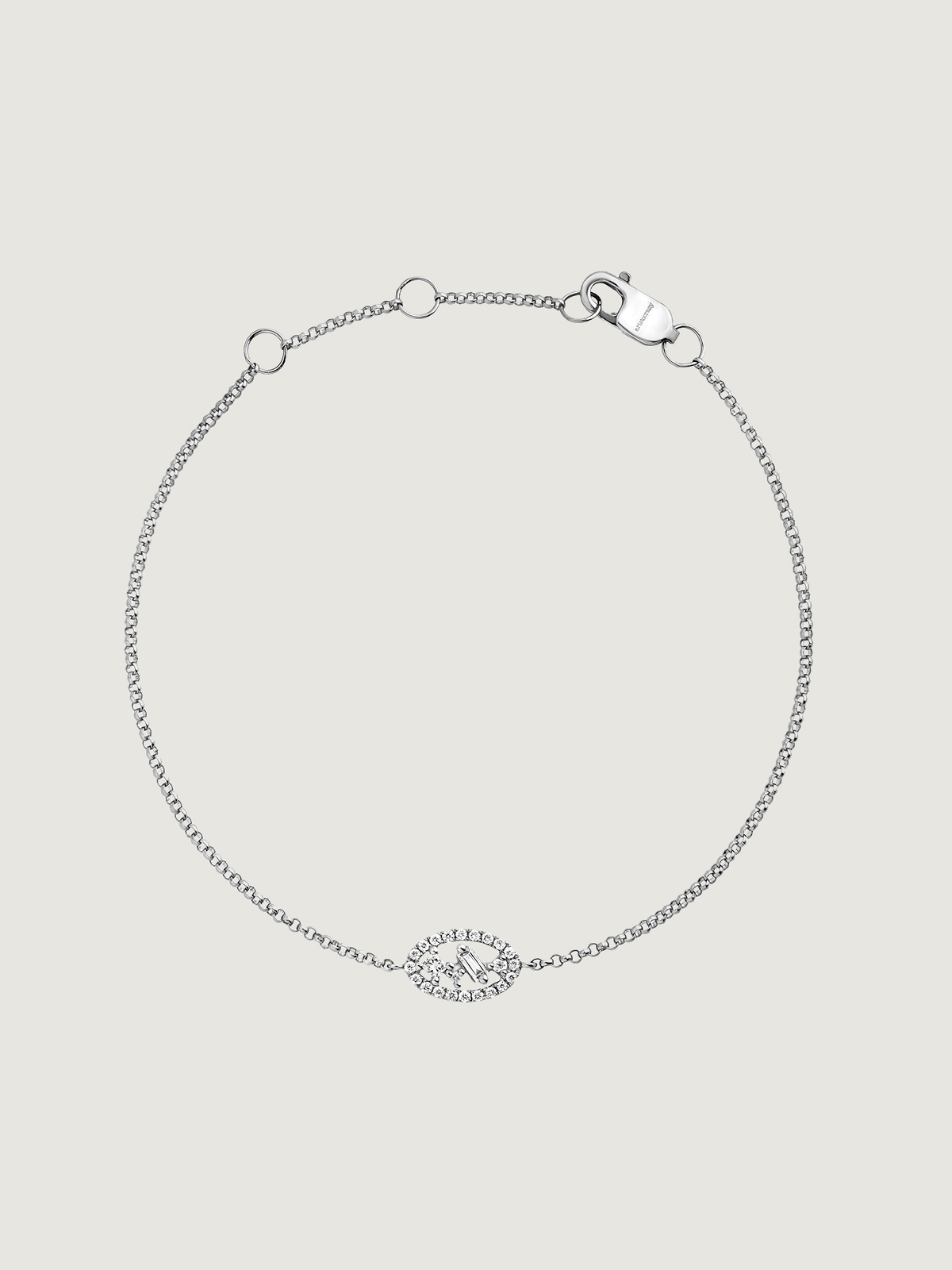 Bracelet en or blanc 18kt avec motif ovale en diamants