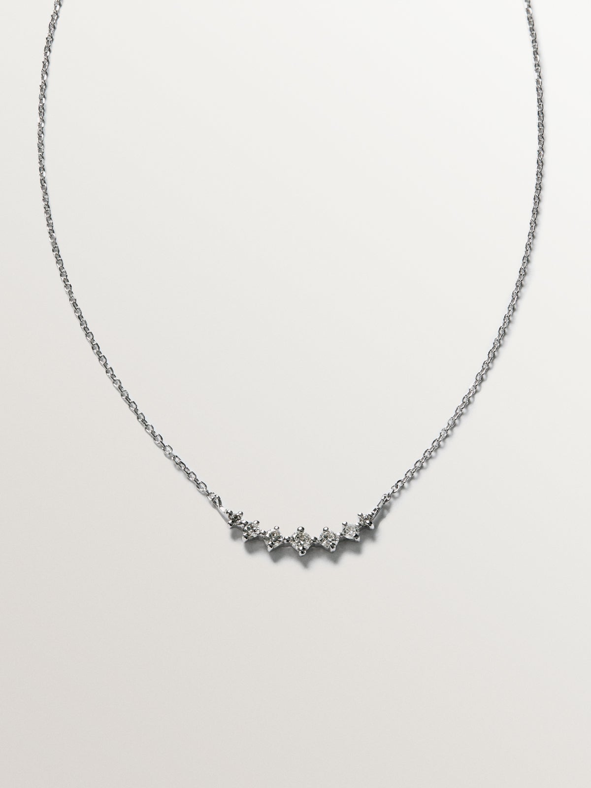 18K white gold necklace with diamonds