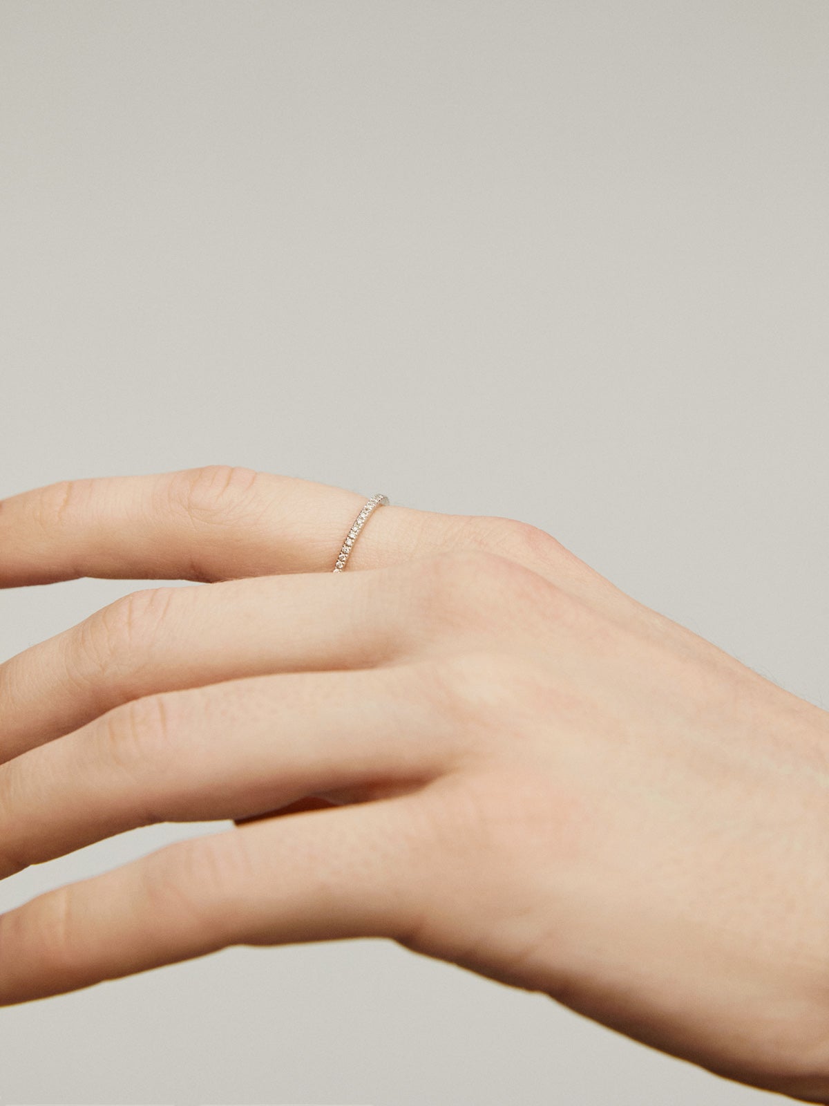 Bague en or blanc 18K avec diamants 0,09 cts