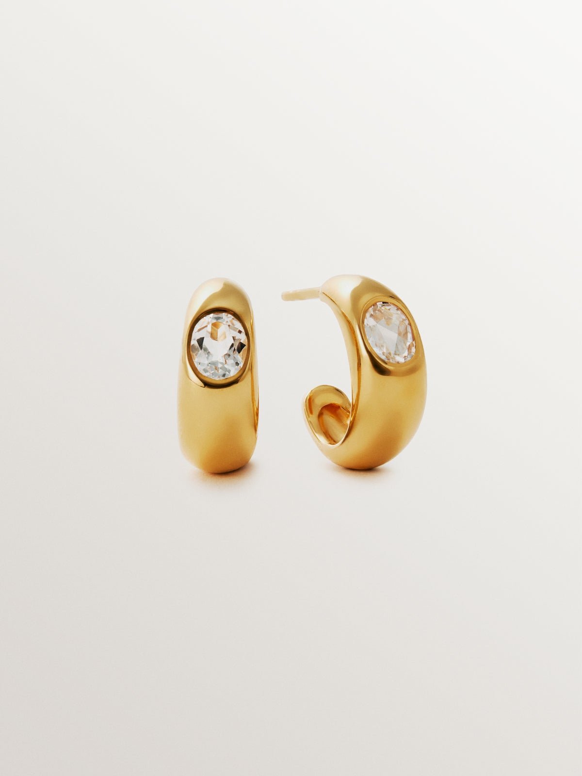 Pendientes de aro de plata 925 bañada en oro amarillo de 18K con 2 topacios blancos