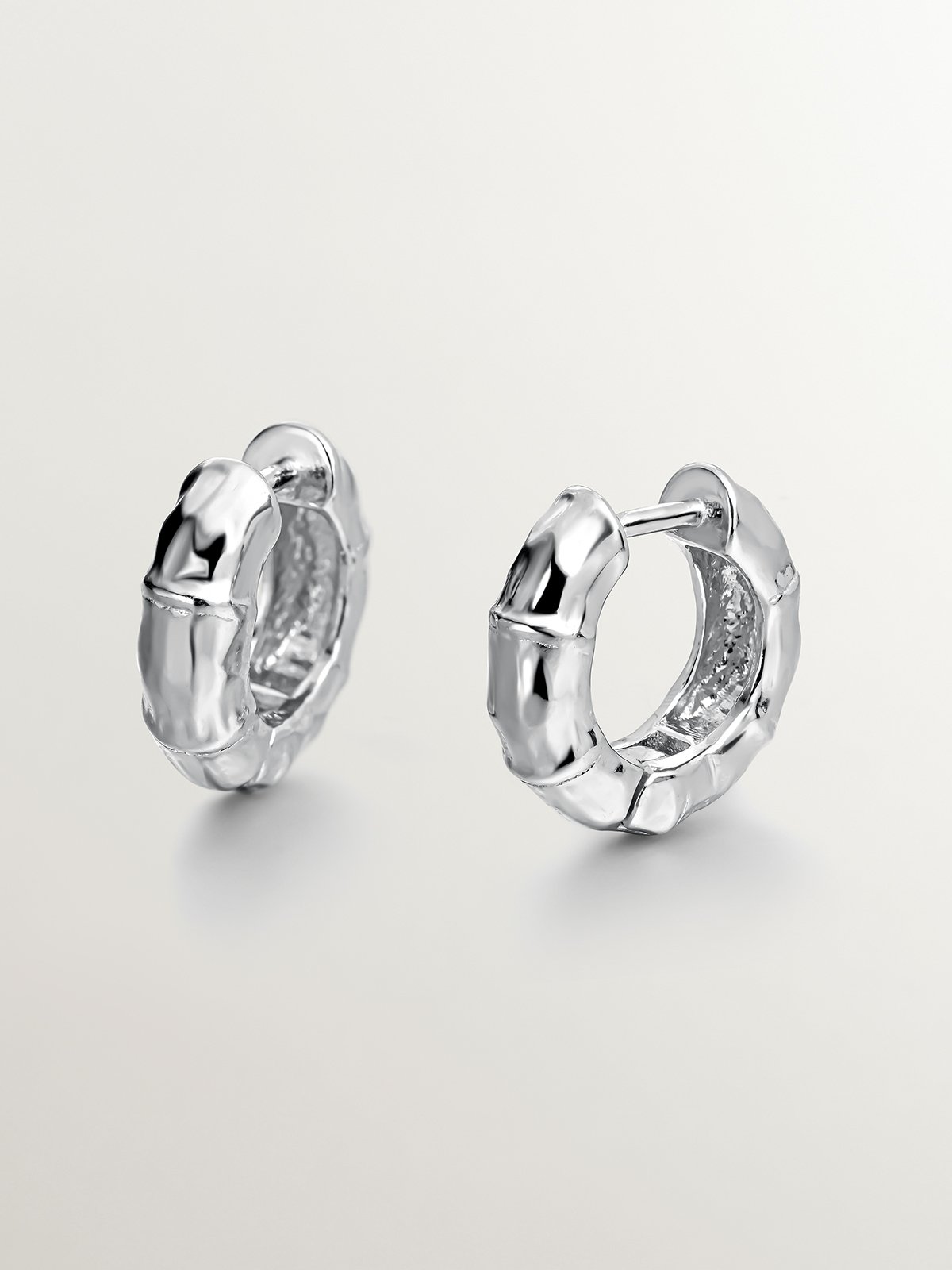 Pendientes pequeños de aro de plata 925 con textura de bambú