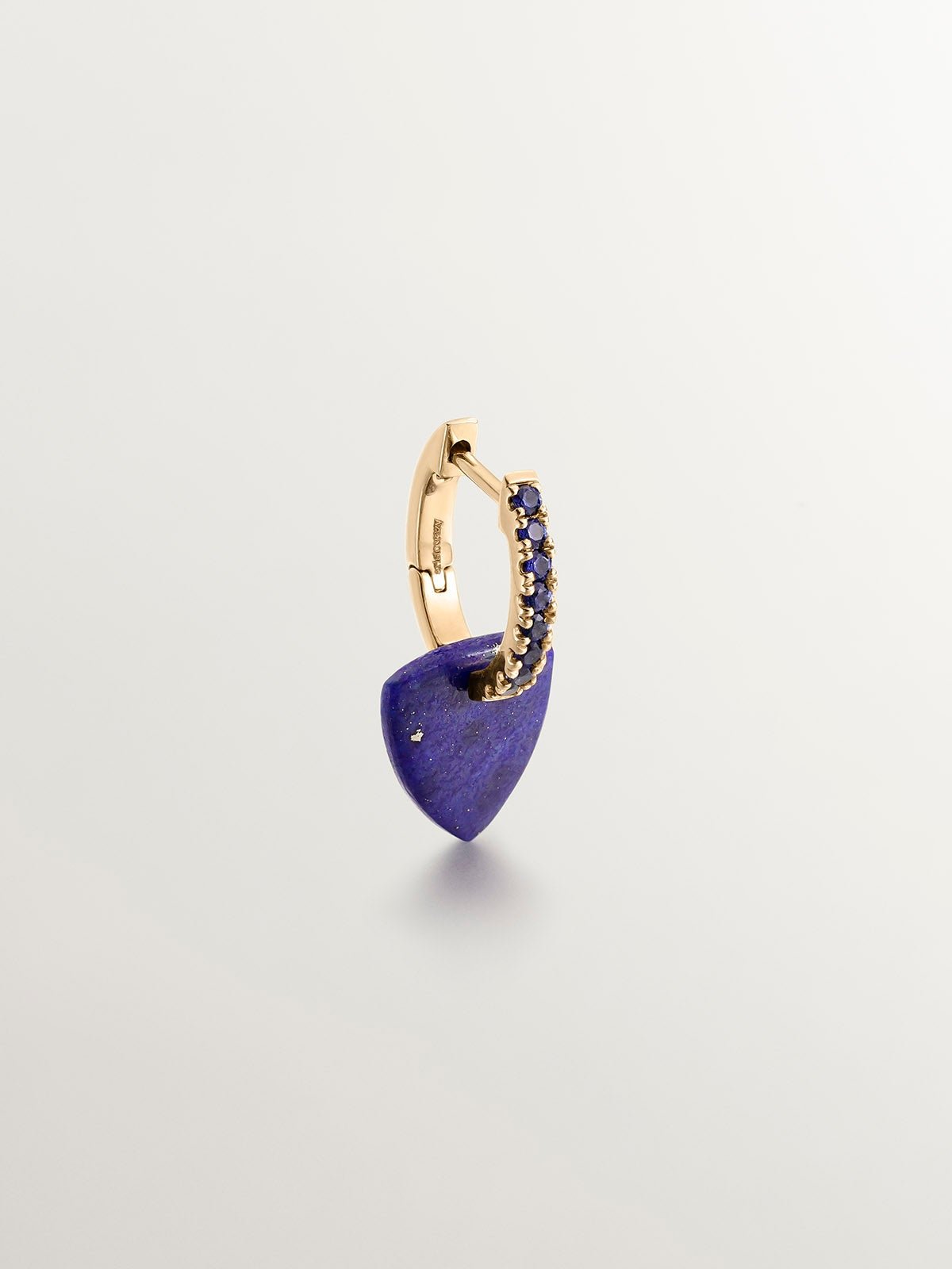 Pendiente individual de aro de oro amarillo de 9K con zafiros azules y colgante de lapislázuli azul