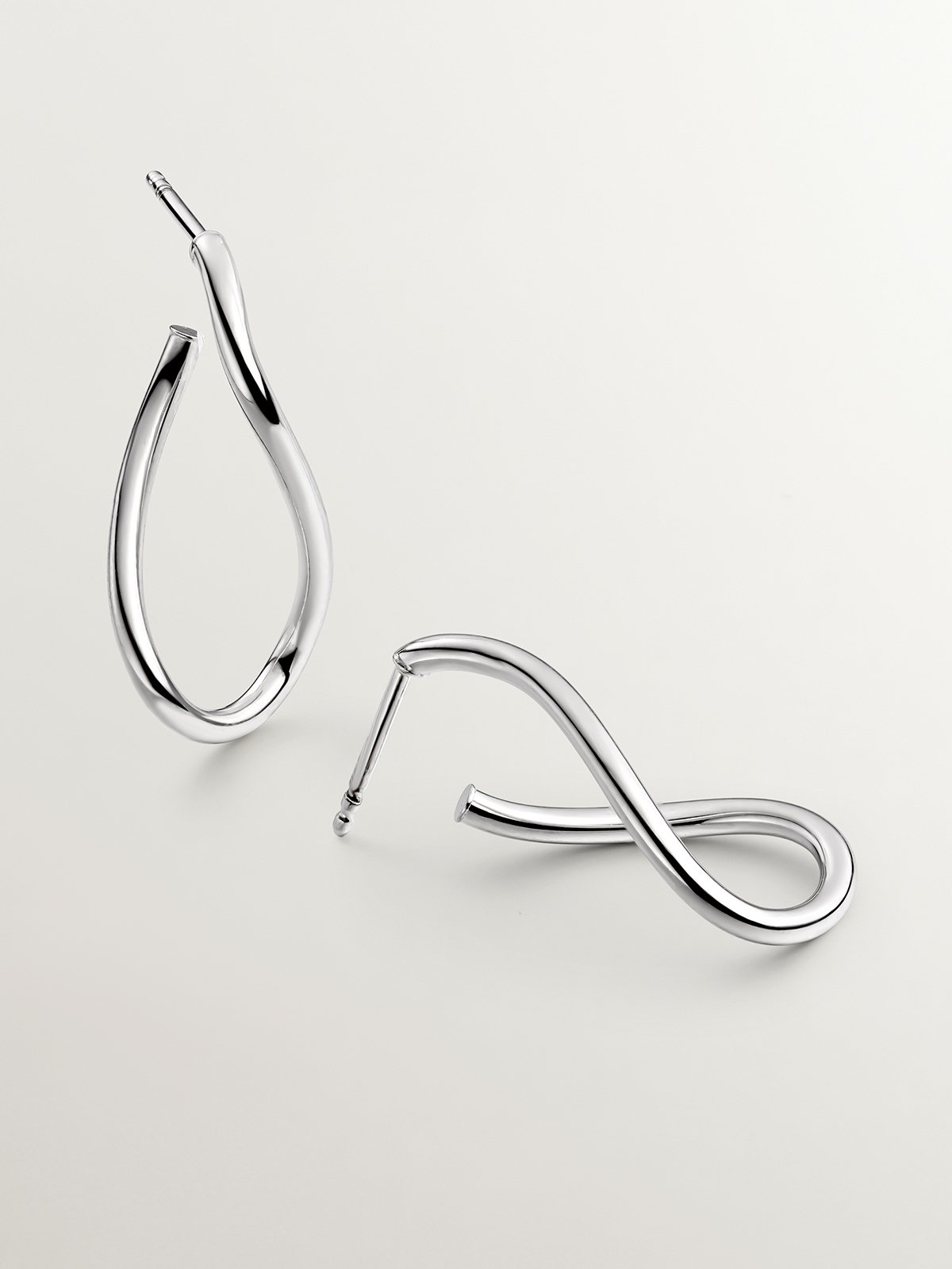 Medium wavy hoop earrings made of 925 silver