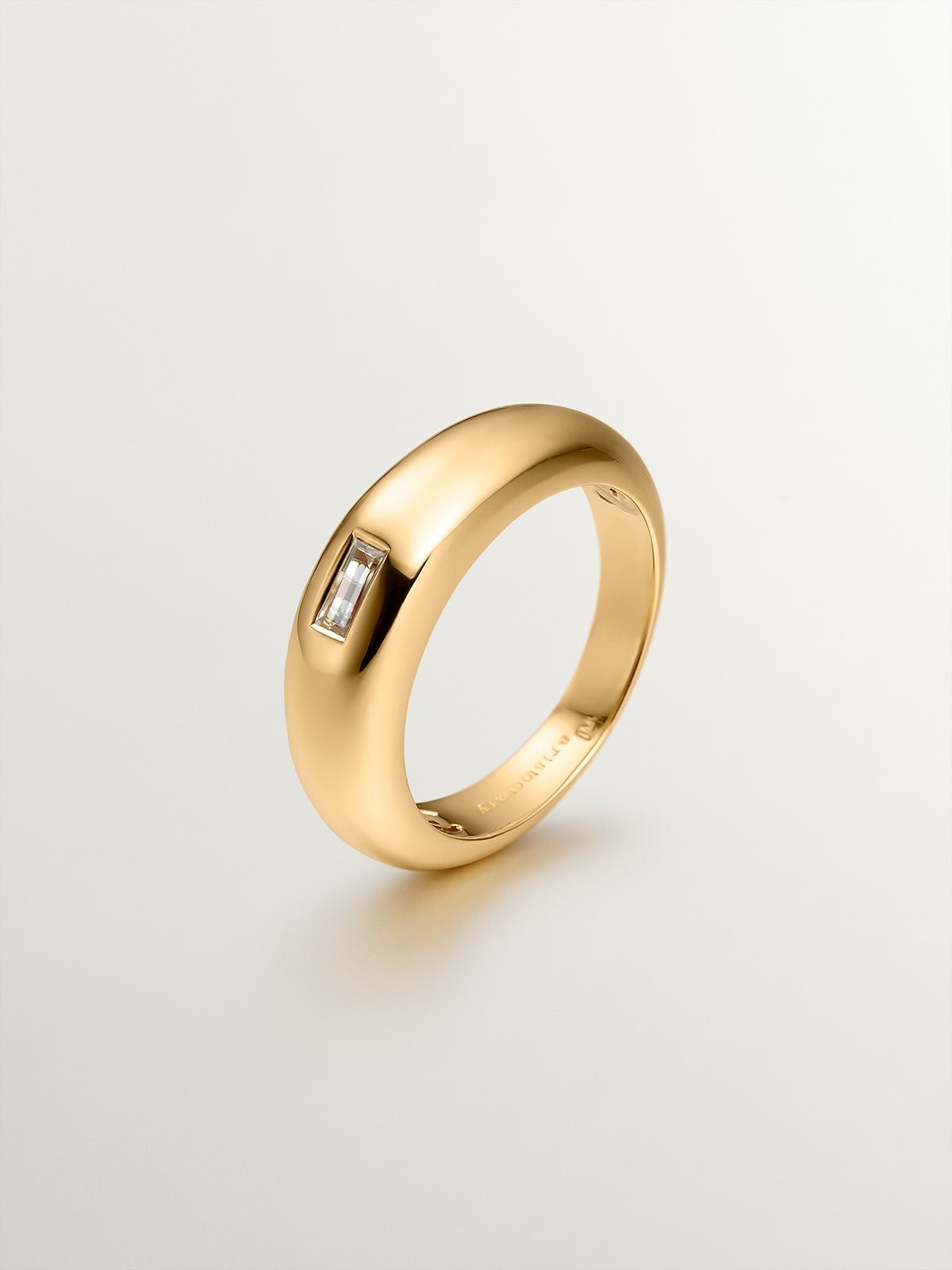 Anillo de plata 925 bañada en oro amarillo de 18K con topacio blanco 