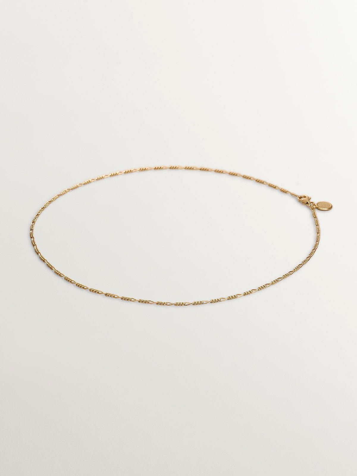Chaîne en argent 925 plaquée en or jaune 18K avec des maillons Figaro