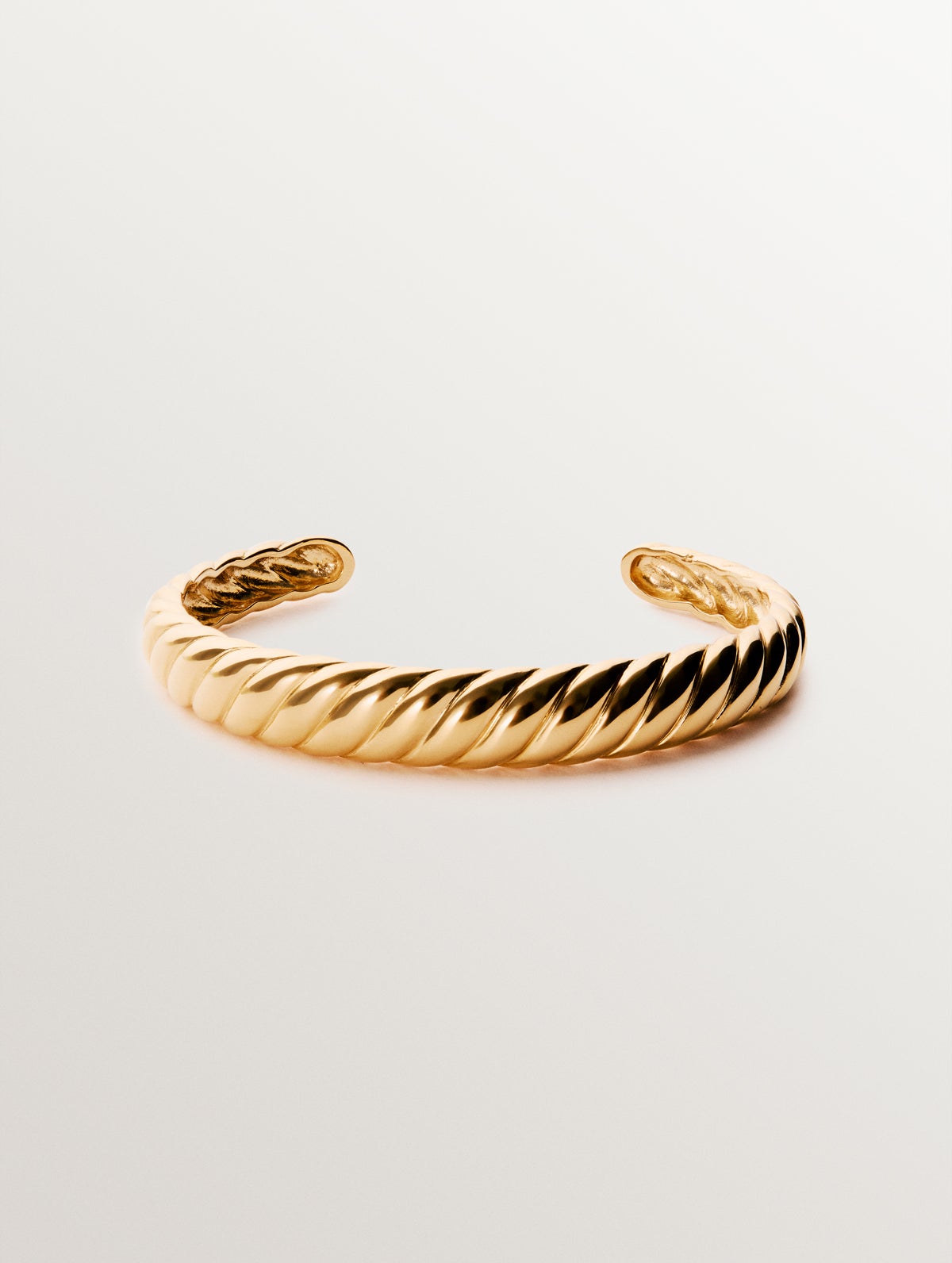 Pulsera rígida de plata 925 bañada en oro amarillo de 18K con textura