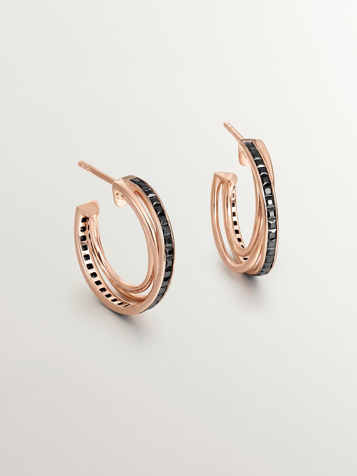 Pendientes de aro triple de plata 925 bañada en oro rosa de 18K con espinelas negras