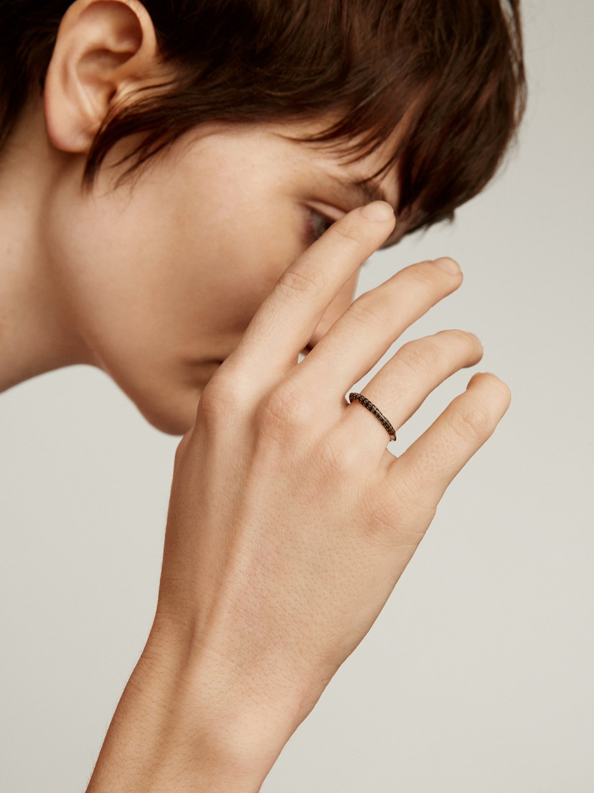 Anillo de plata 925 con espinelas negras