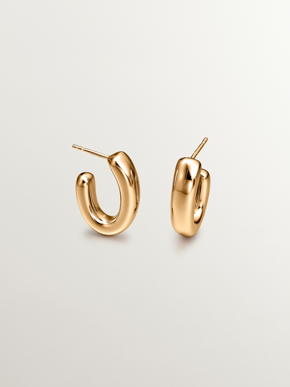 Small oval hoop earrings in 925 silver coated in 18K yellow gold