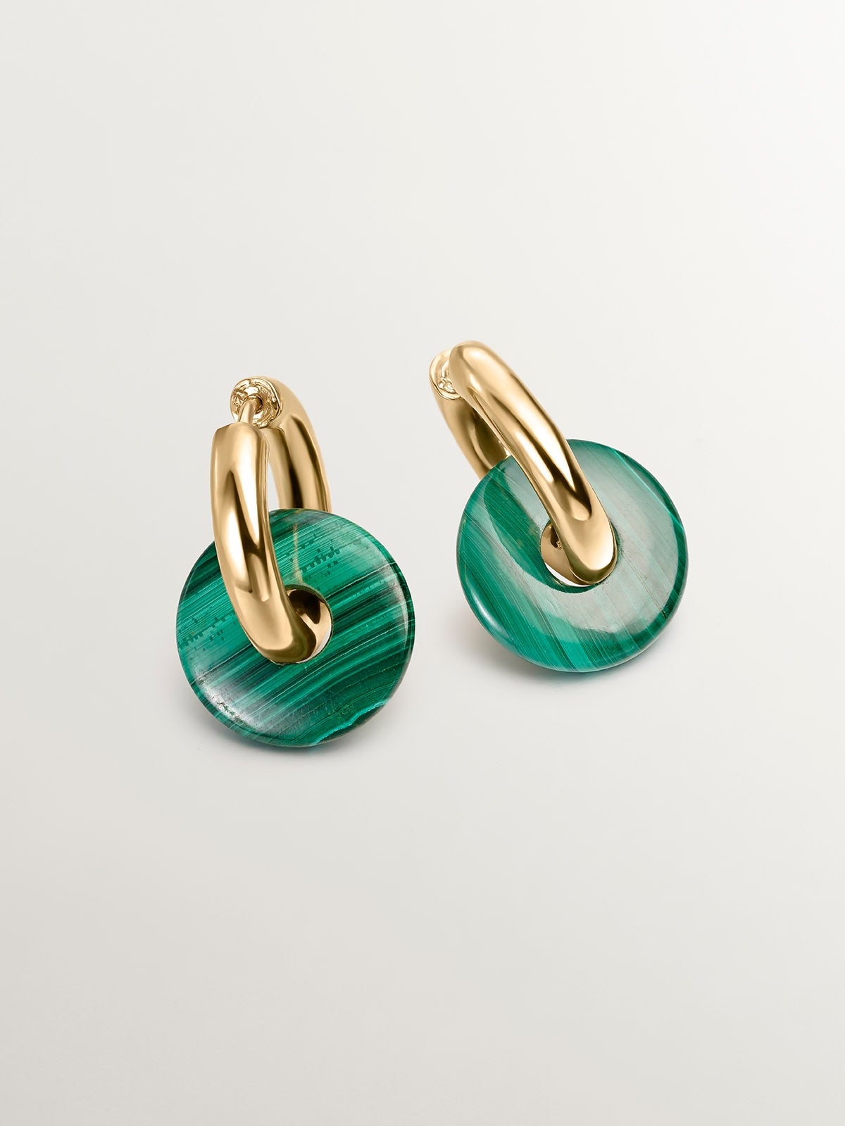 Medium hoop earrings made of 925 silver, gold plated in 18K yellow gold with green malachite.