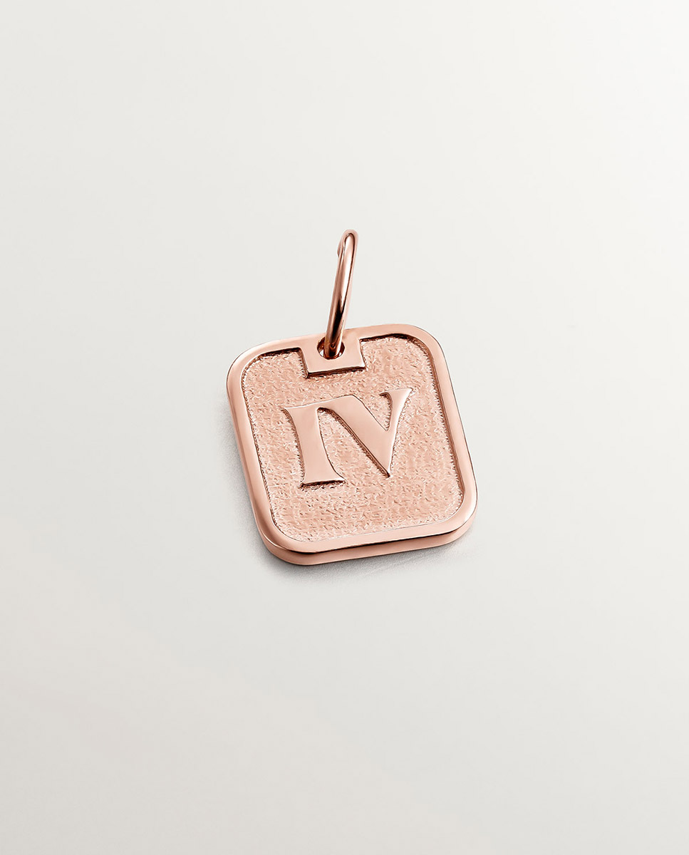 Charm de plata 925 bañada en oro rosa de 18K con número 4