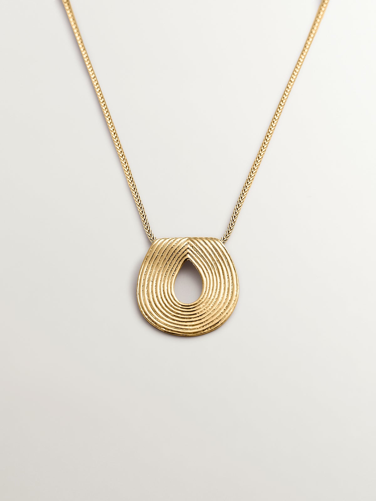 Pendentif ovale en argent 925 plaqué or jaune 18K avec relief