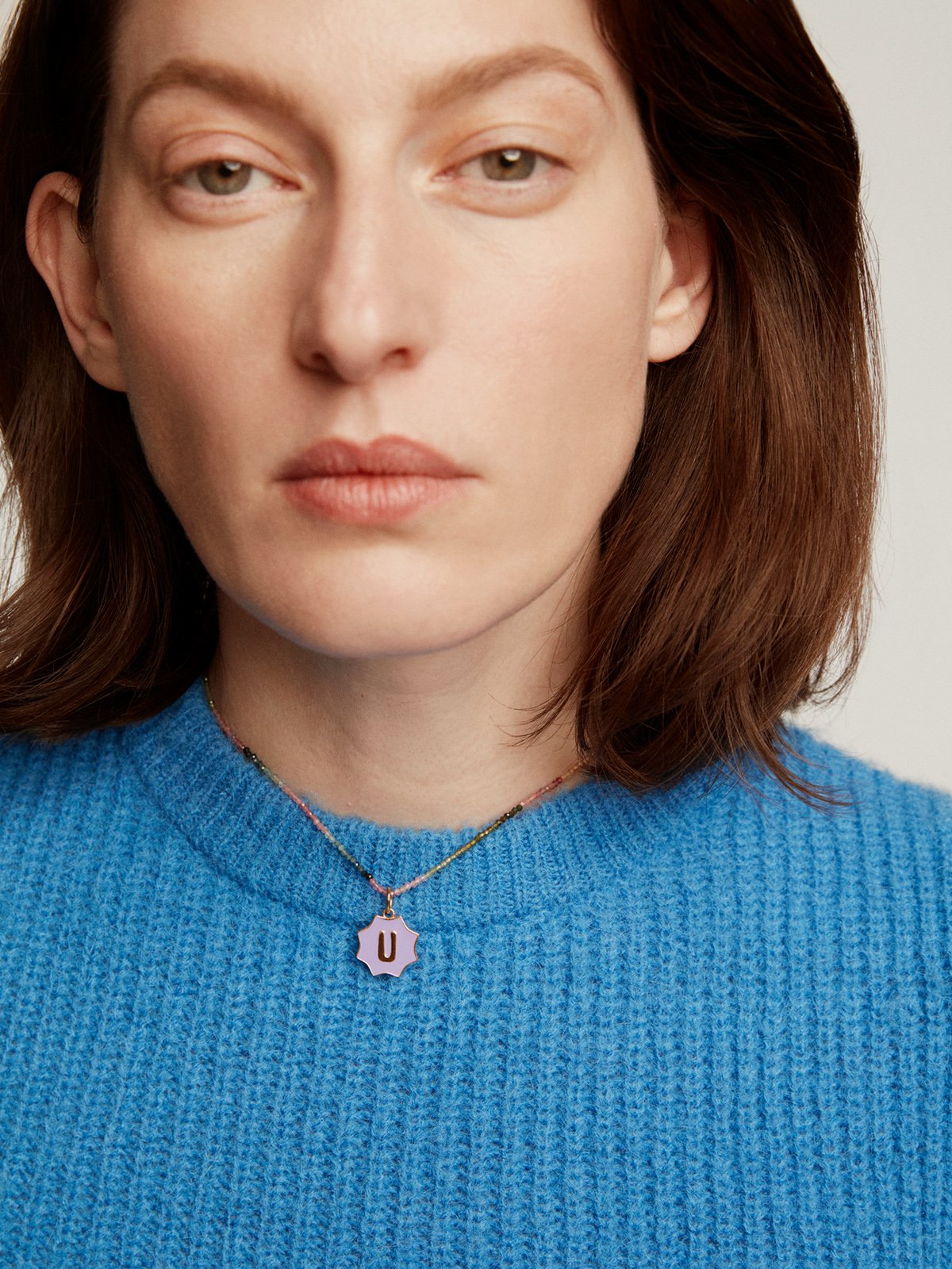 Breloque en argent 925 plaqué or jaune 18K avec initiale U et émail lilas en forme d'étoile