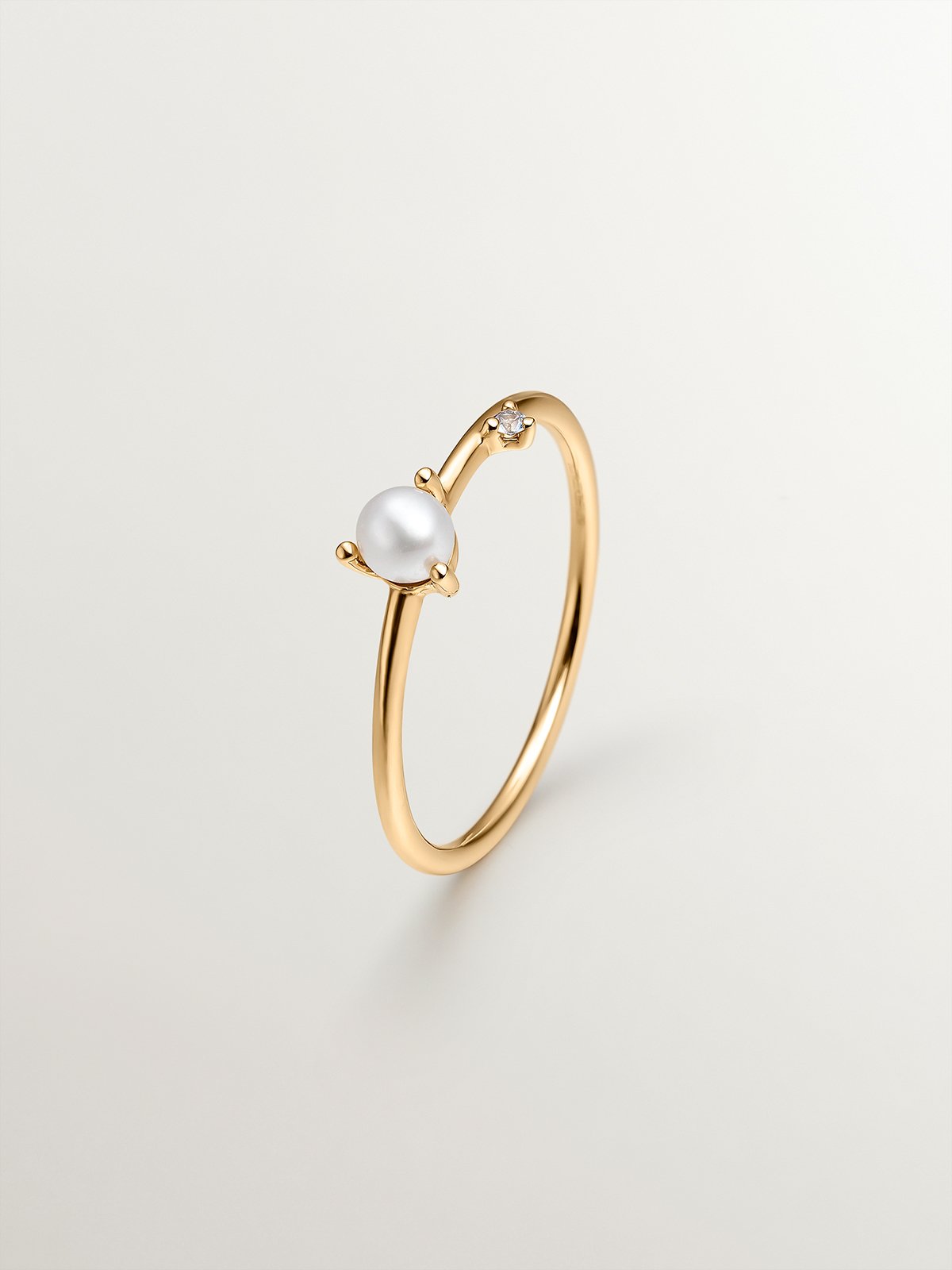 9K Yellow Gold Ring with Pearl and White Sapphire