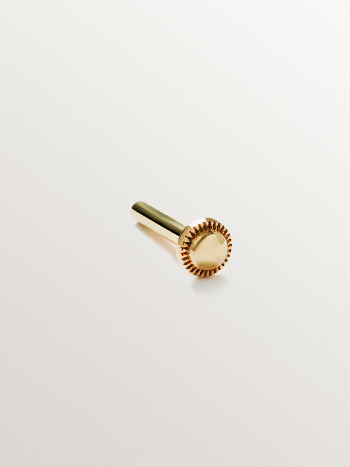 Cierre piercing de 5,5mm de oro amarillo