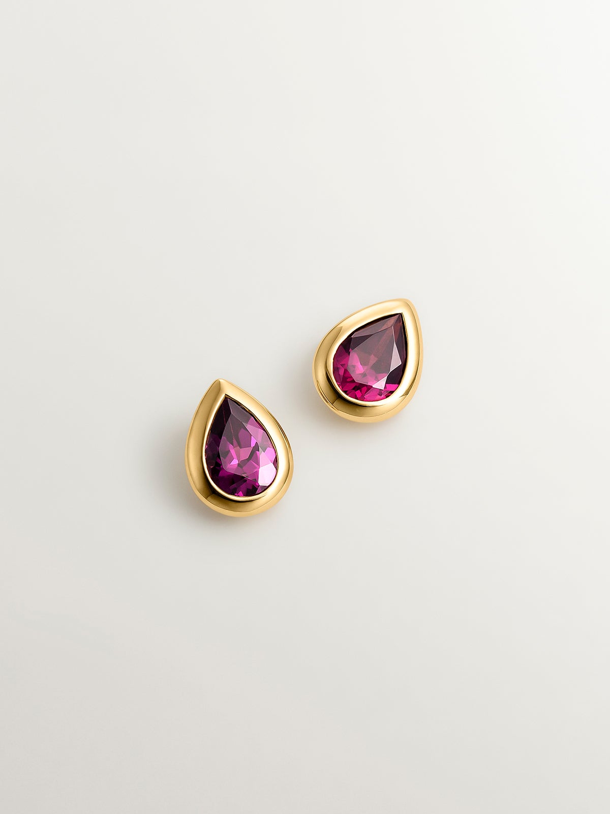 Pendientes de plata 925 bañada en oro amarillo de 18K con rodolitas rosas