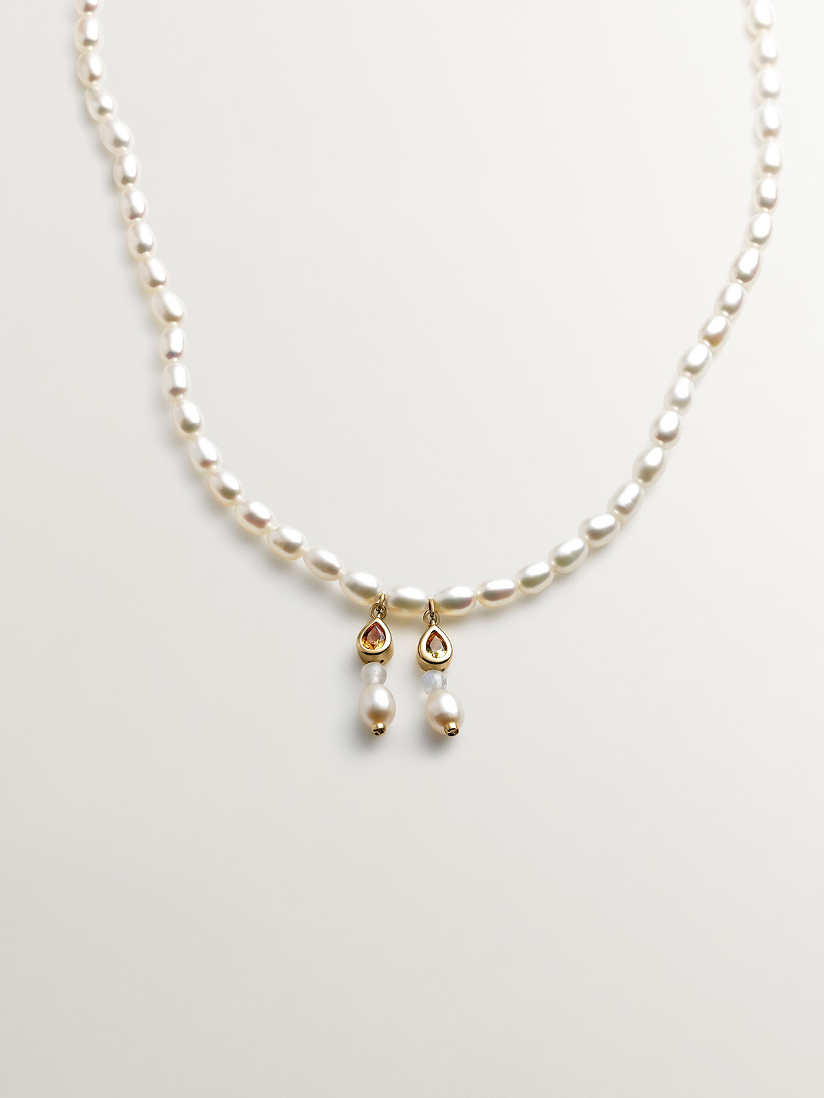 Collar de plata 925 bañada en oro amarillo de 18K con perlas, zafiros y piedras luna