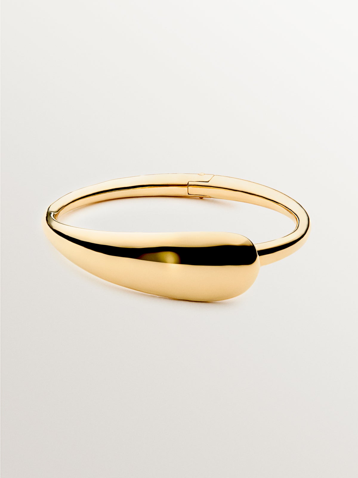 Pulsera rígida de plata 925 bañada en oro amarillo de 18K con efecto pulido