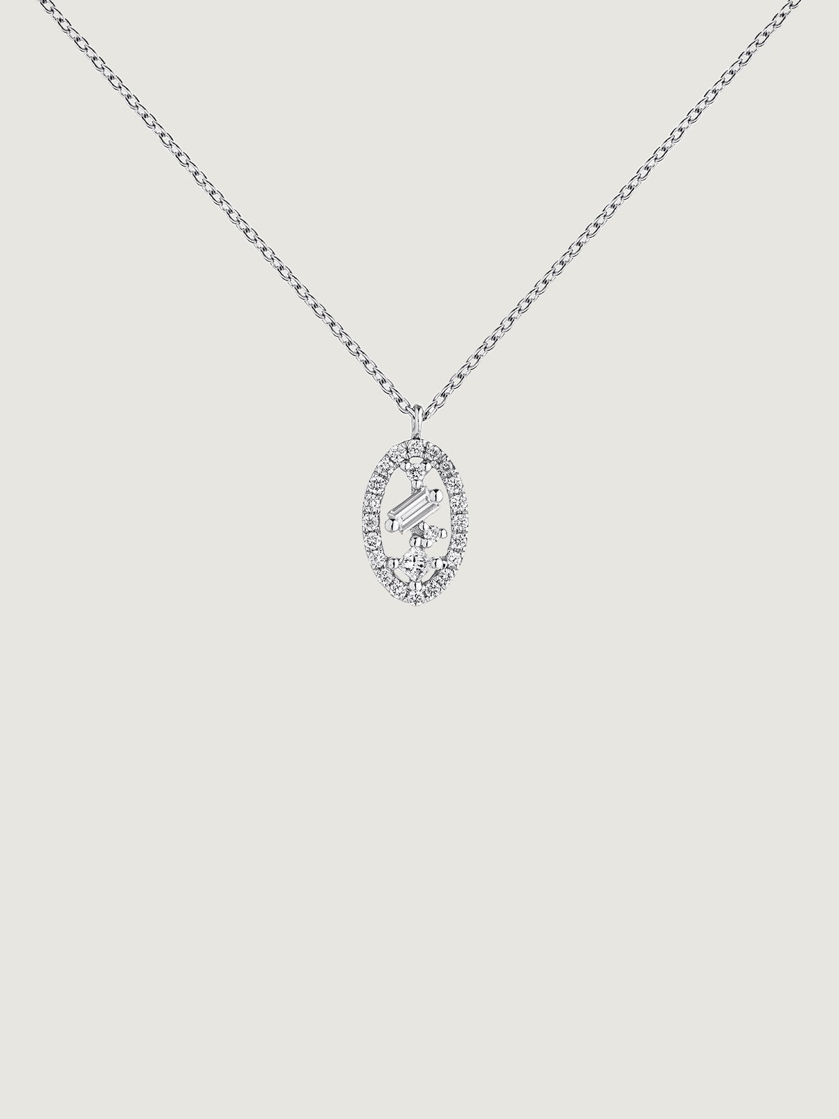 18K white gold pendant with diamond oval.