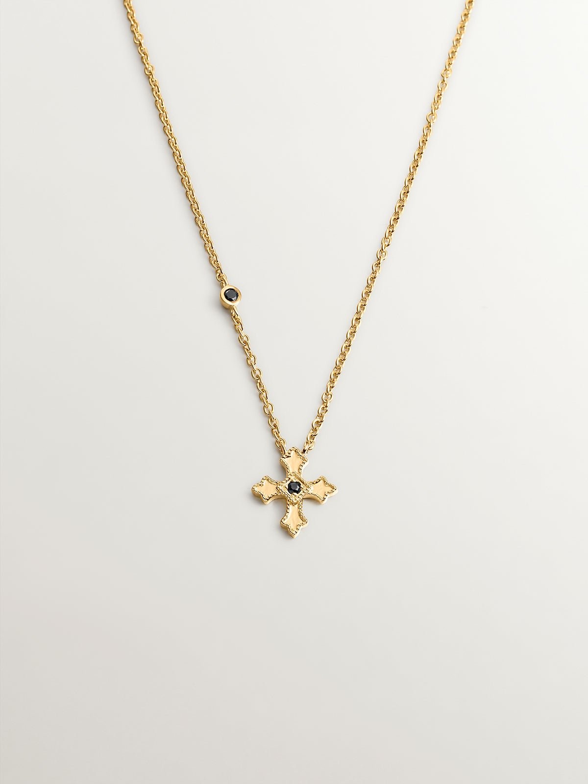 Pendentif en argent 925 plaqué en or jaune 18K avec petite croix et spinelles