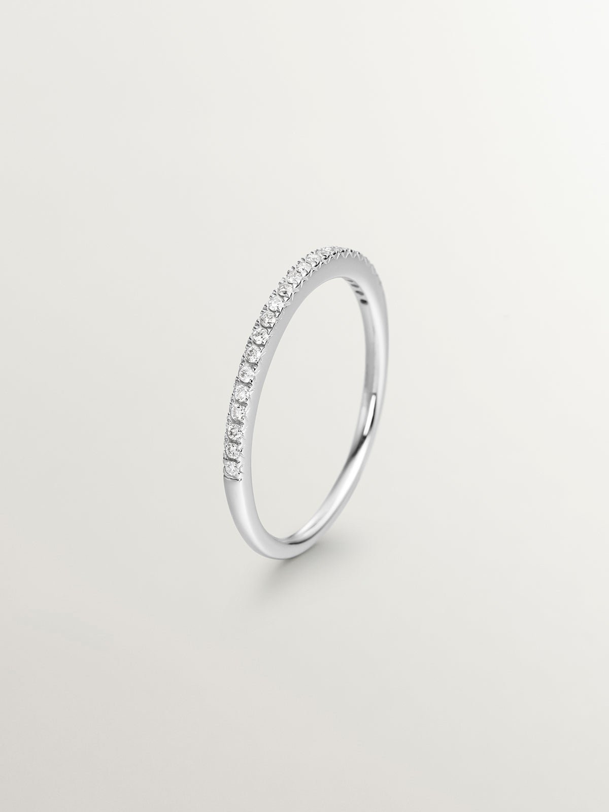 Bague en or blanc 18K avec diamants 0,09 cts