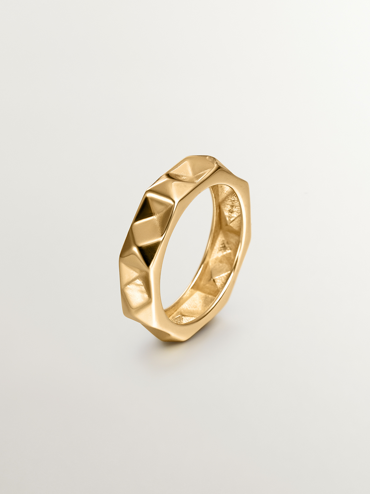 Anillo de plata 925 bañada en oro amarillo de 18K con acabado geométrico