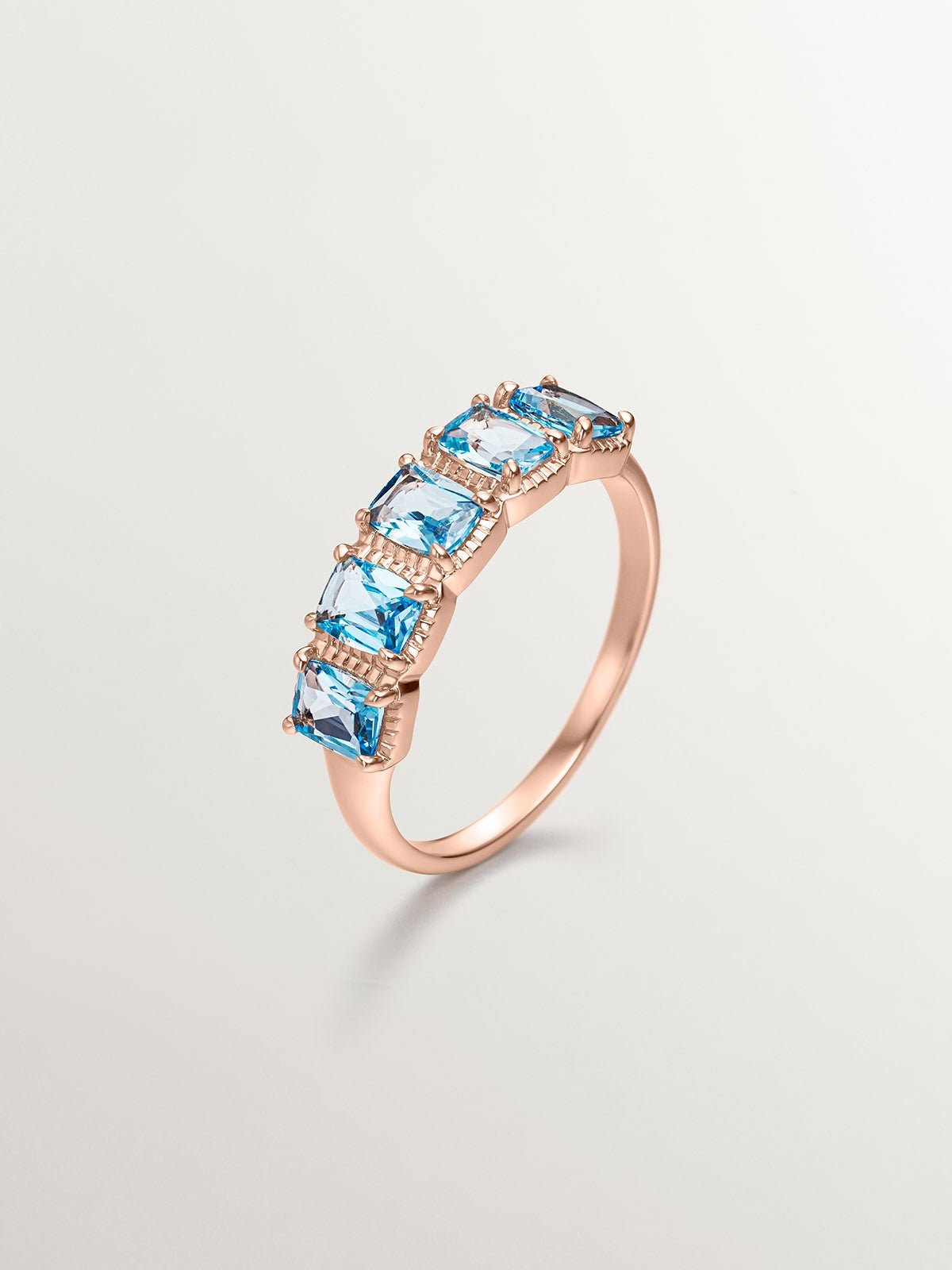 Anillo de plata 925 bañada en oro rosa de 18K con topacios azul swiss