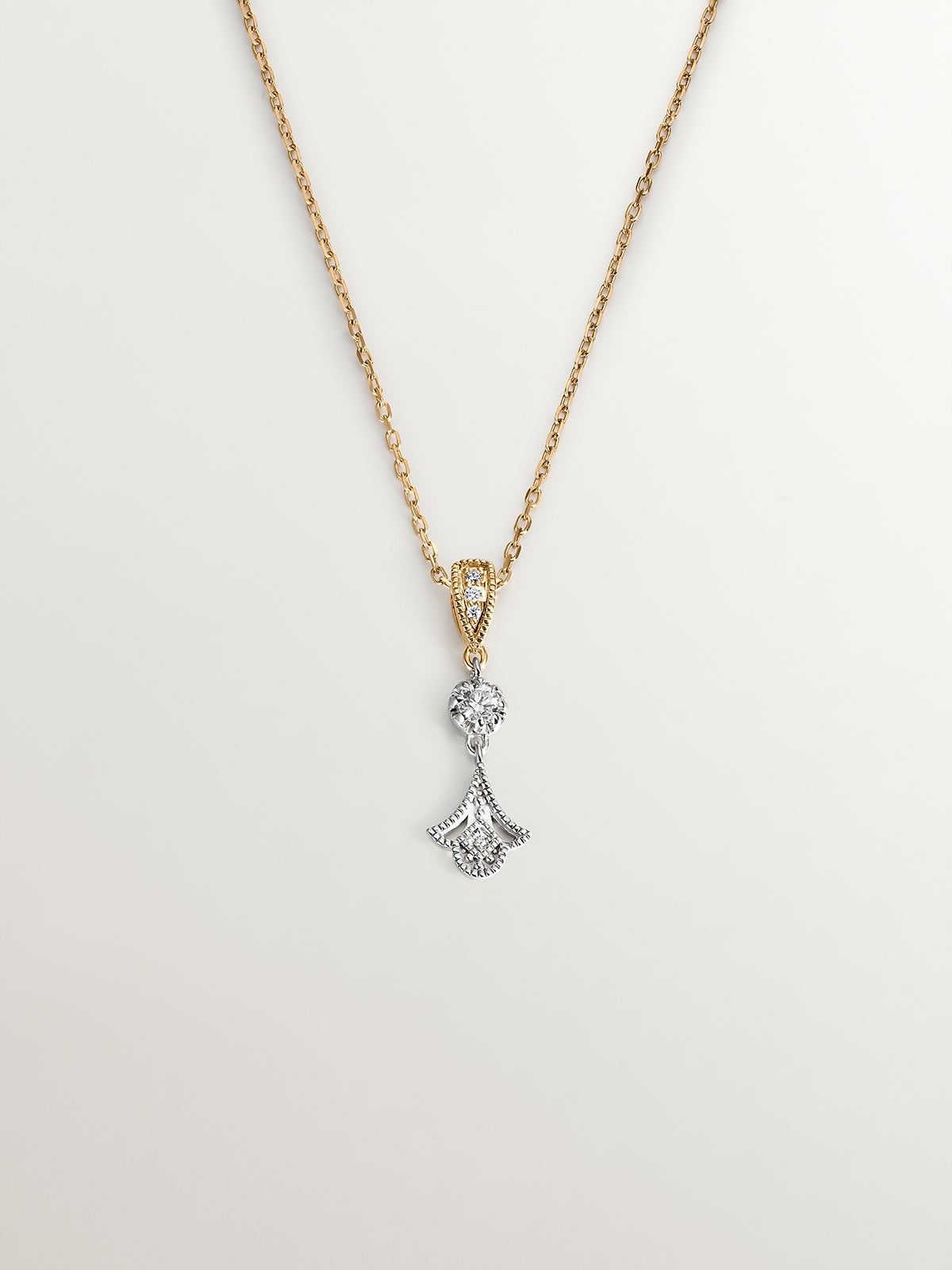 18K white and yellow gold pendant with brilliant cut diamonds