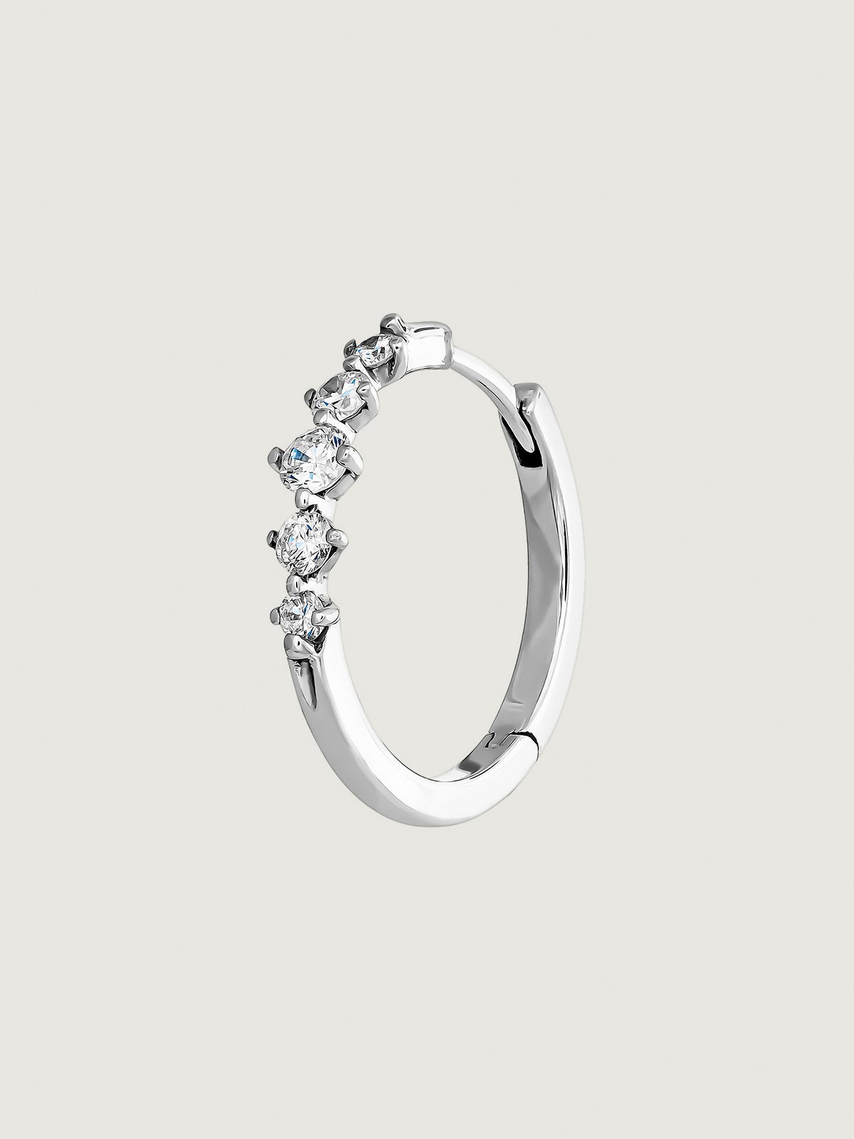 Boucle d'oreille individuelle en or blanc 18k avec diamants de 0,016 cts.