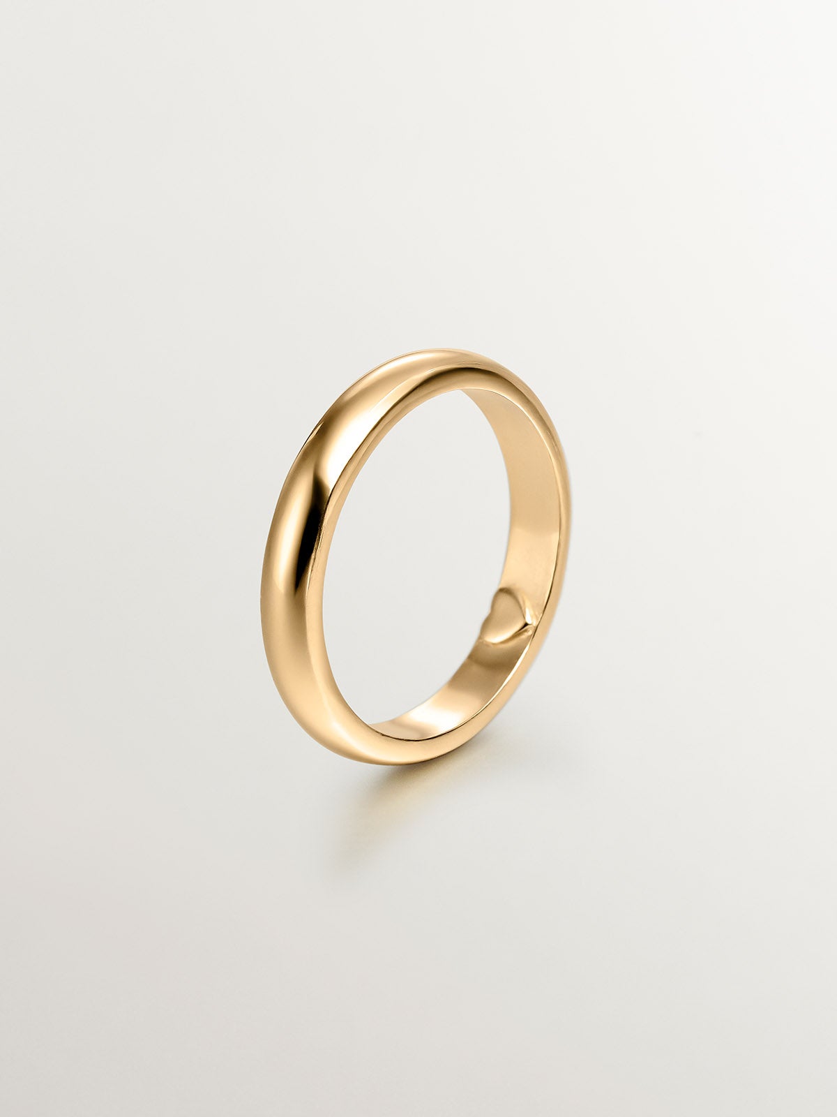 925 Silver band-style ring bathed in 18K yellow gold with an internal heart.