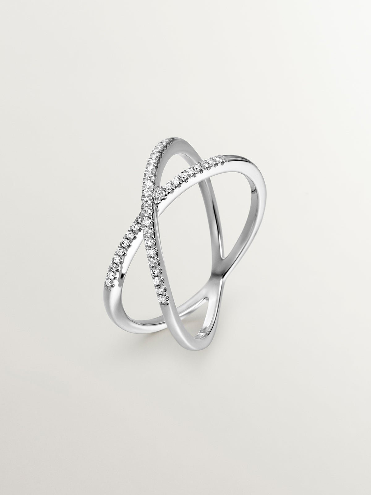 18K white gold cross ring with brilliant cut diamonds