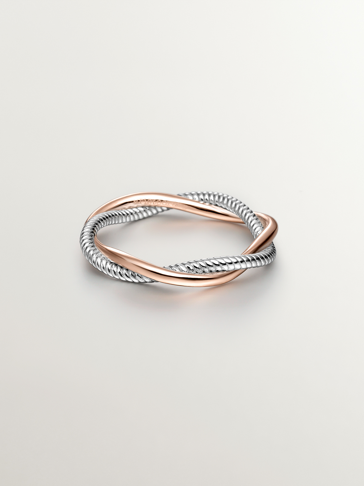 Double twisted ring made of 925 silver bathed in 18K rose gold.