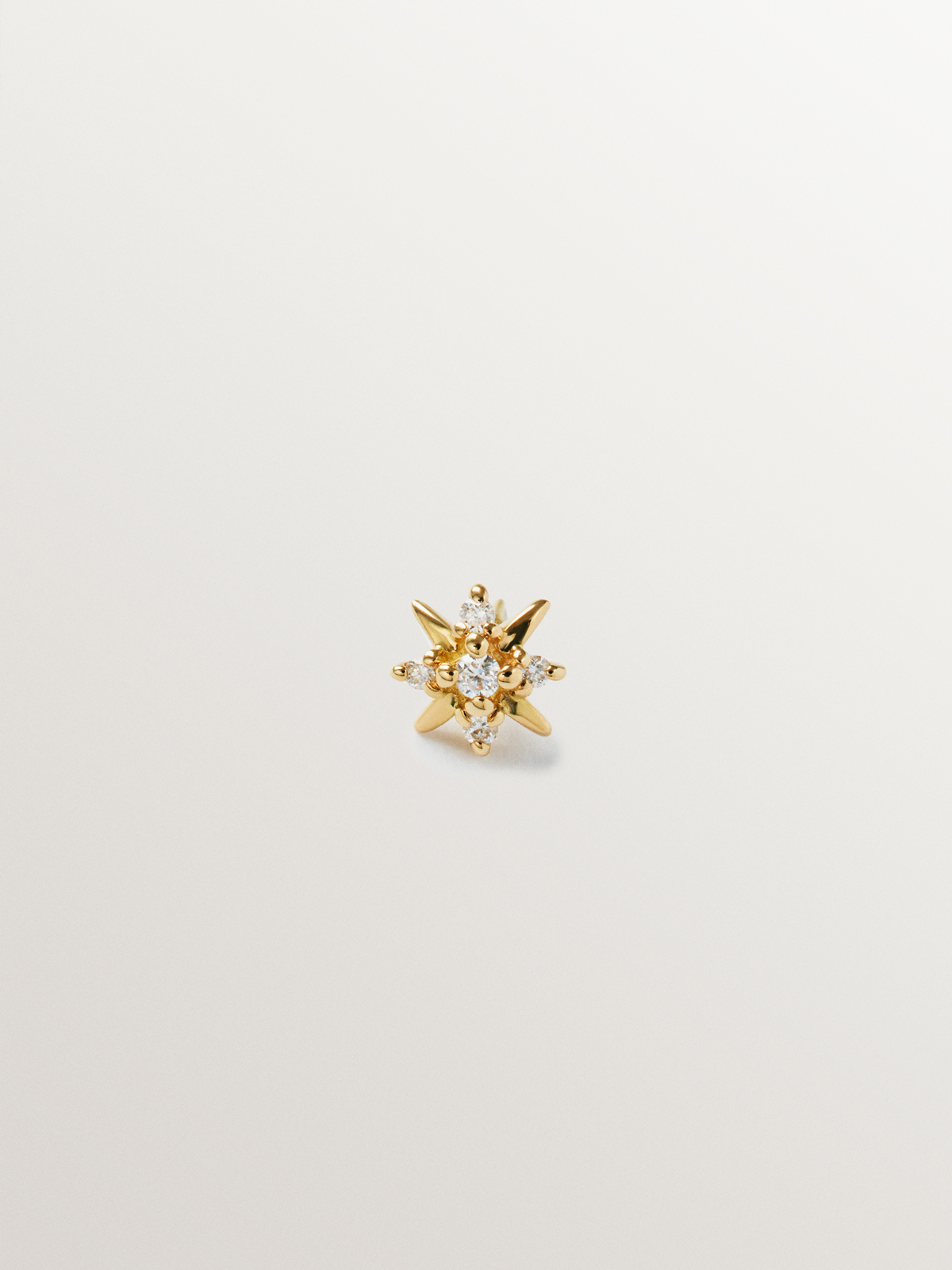 Piercing individual de oro amarillo de 18K con diamantes blancos
