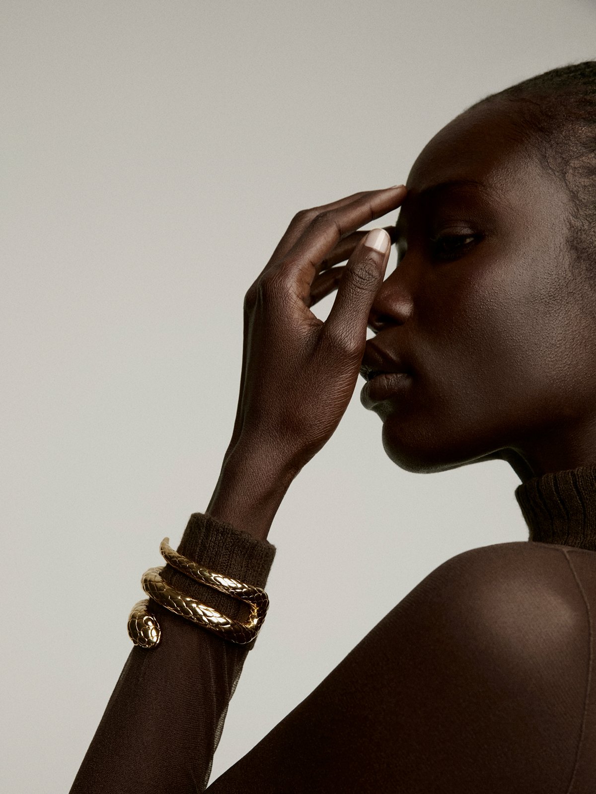 Rigid bracelet made of 925 silver, covered in 18K yellow gold, with a snake shape.